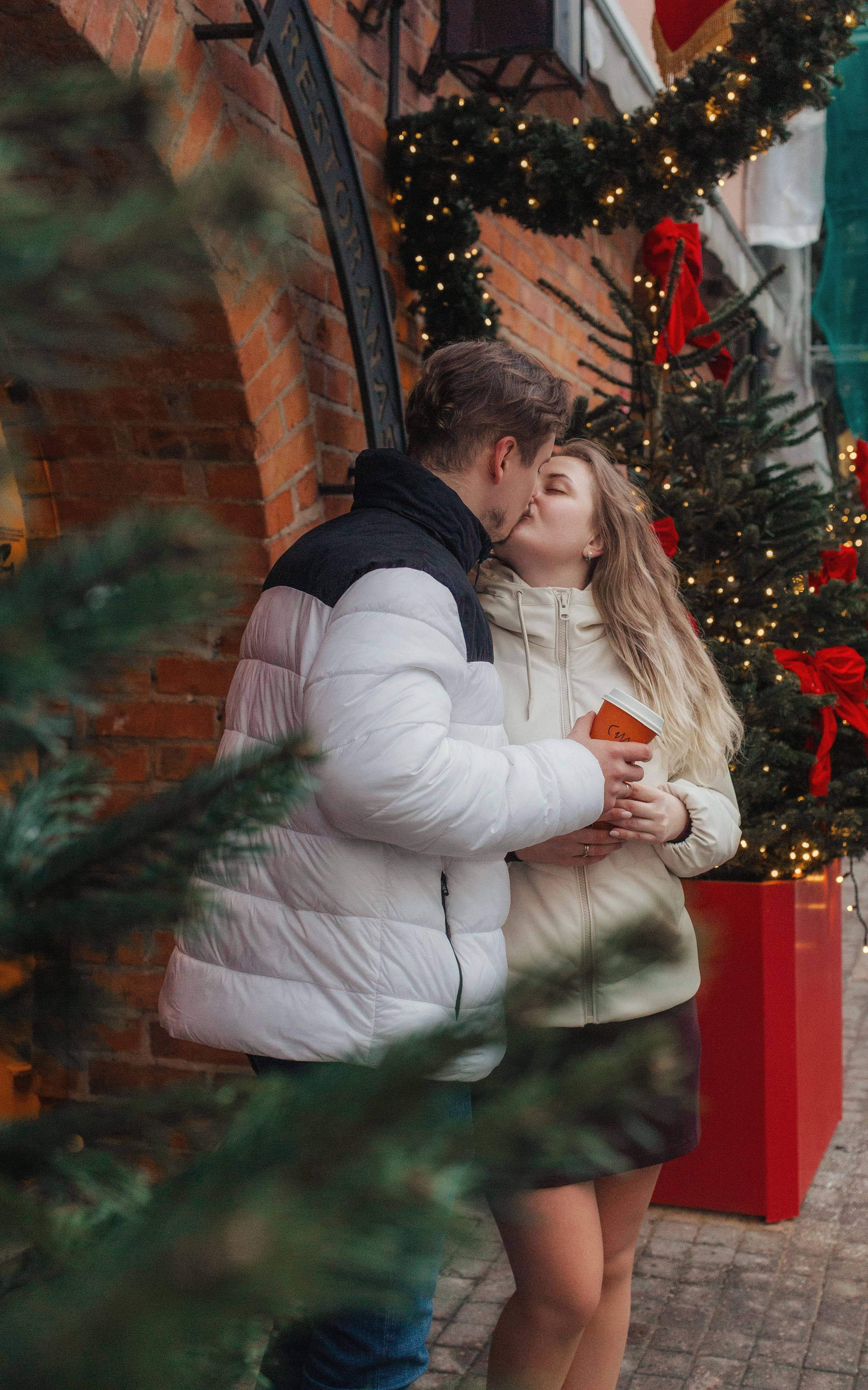 Катя и Паша. Прогулка в старом городе в Вильнюсе. Семейный и детский фотограф в Вильнюсе Светлана Наумова