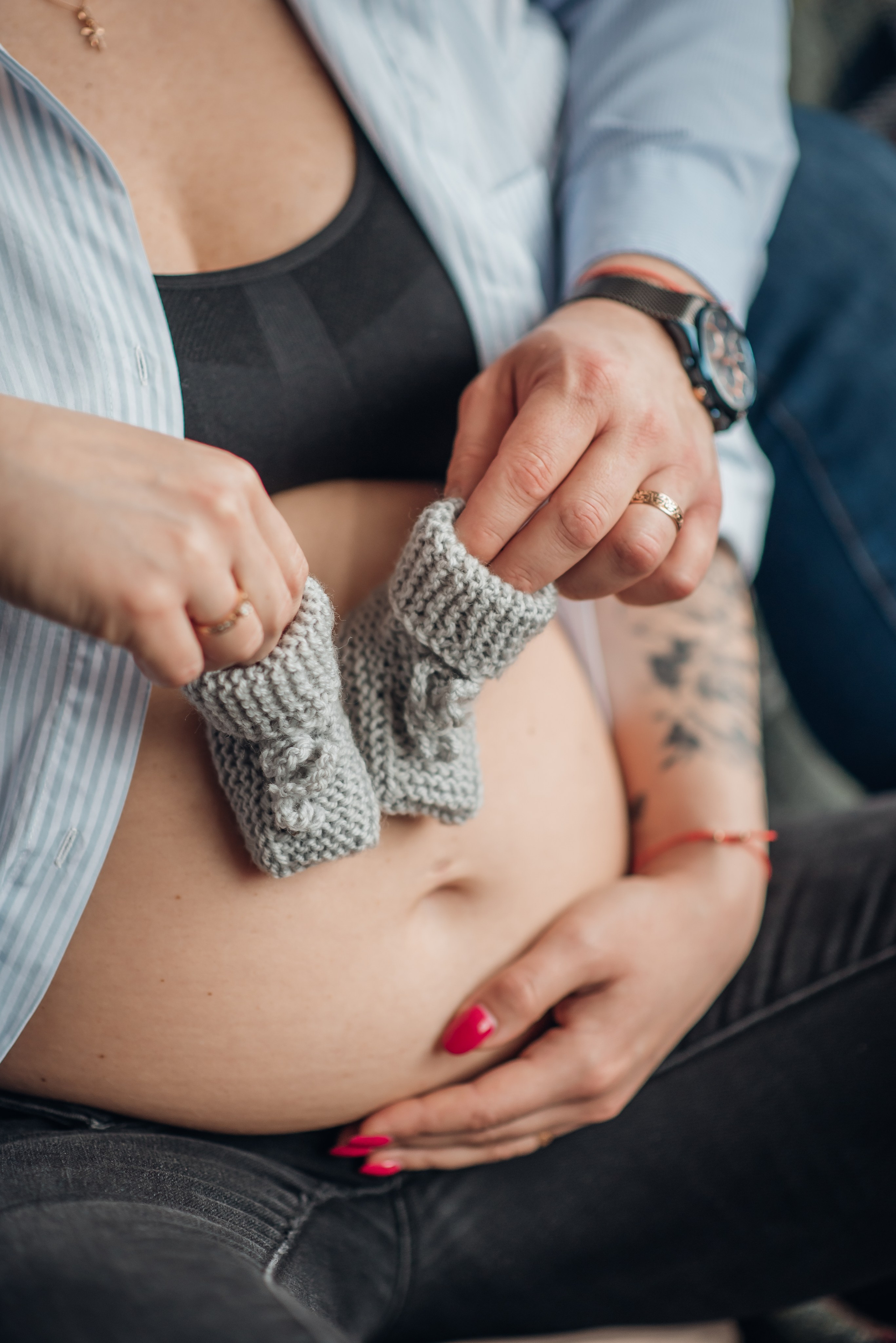 Fotosesijos studijoje. Aukse Stravi fotografė