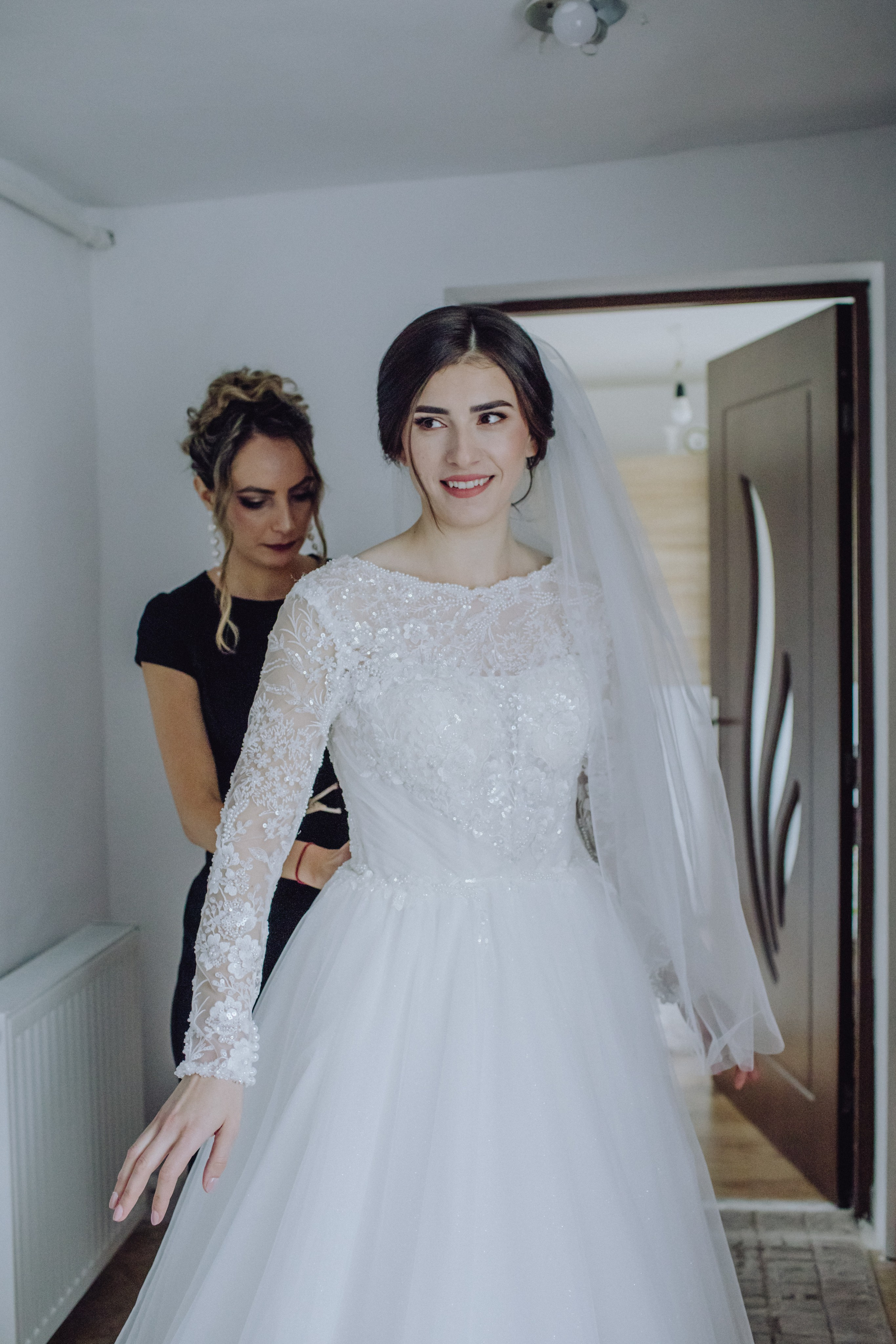 Adi & Angela. Wedding & couple photographer from Romania Rut Vetan
