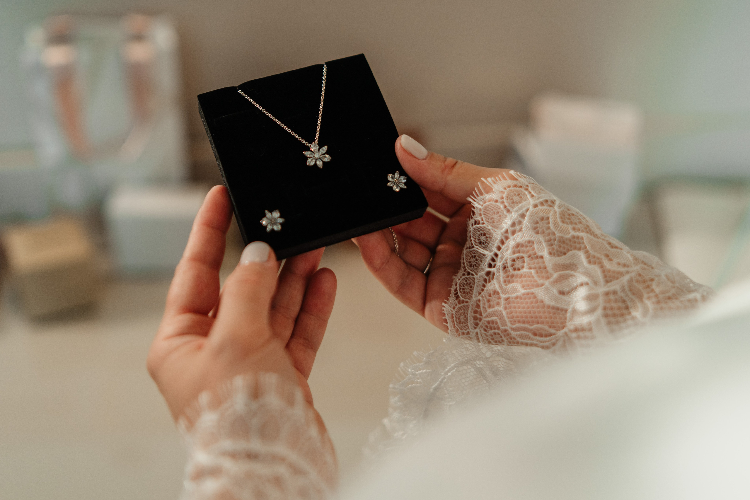 Alexandra + Andrei / Iasi. Foto-Video Nunta Iasi, Suceava, Bucuresti / Disponibilitate 2025 — 2026 — 2027