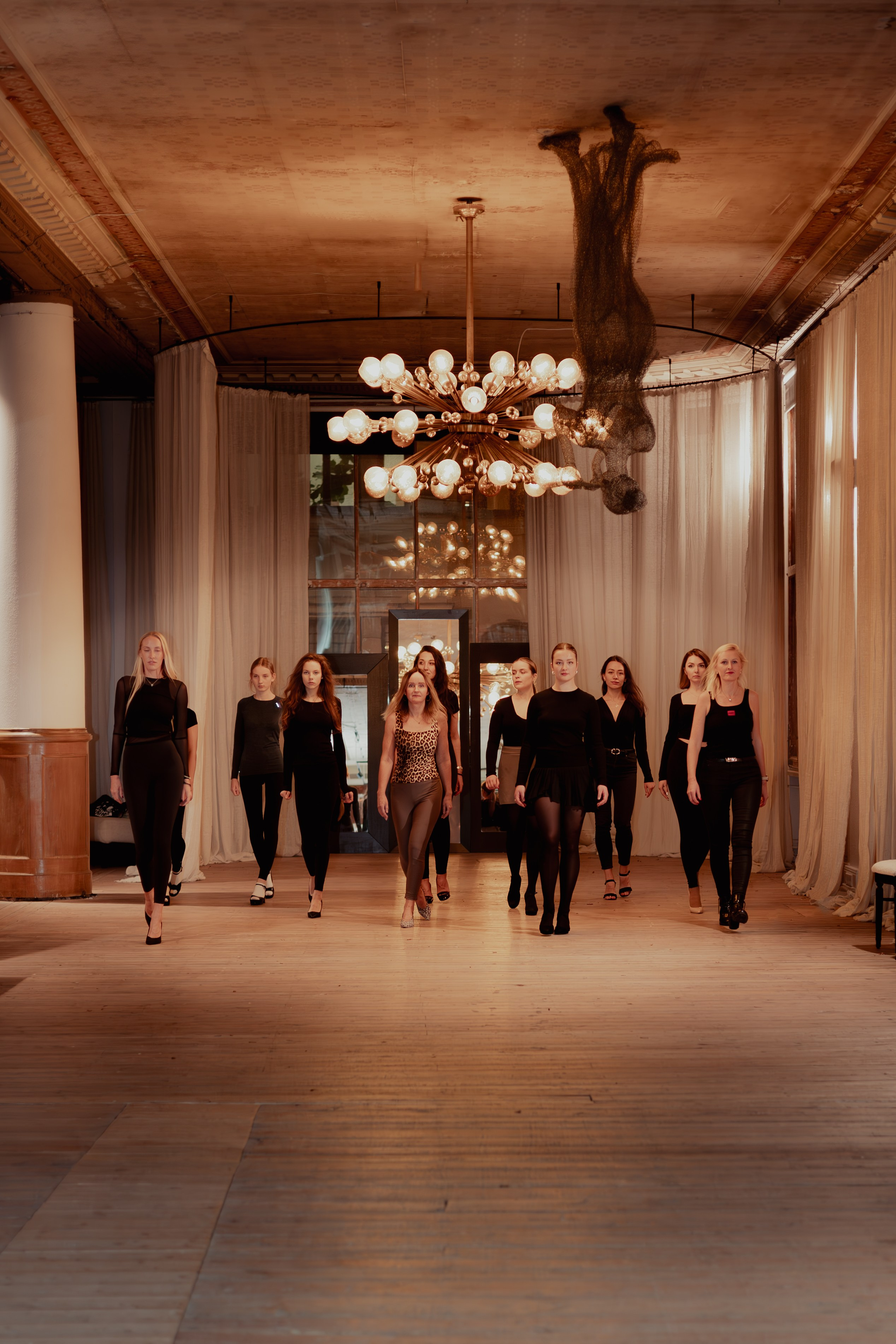 AMORALLE LEVEL UP - DEFILĒ. Portretu fotosesija Rīgā| Biznesa portretu foto | Korporatīvās un darbinieku fotosesijas | Pasākumu fotogrāfs | Produktu fotogrāfs