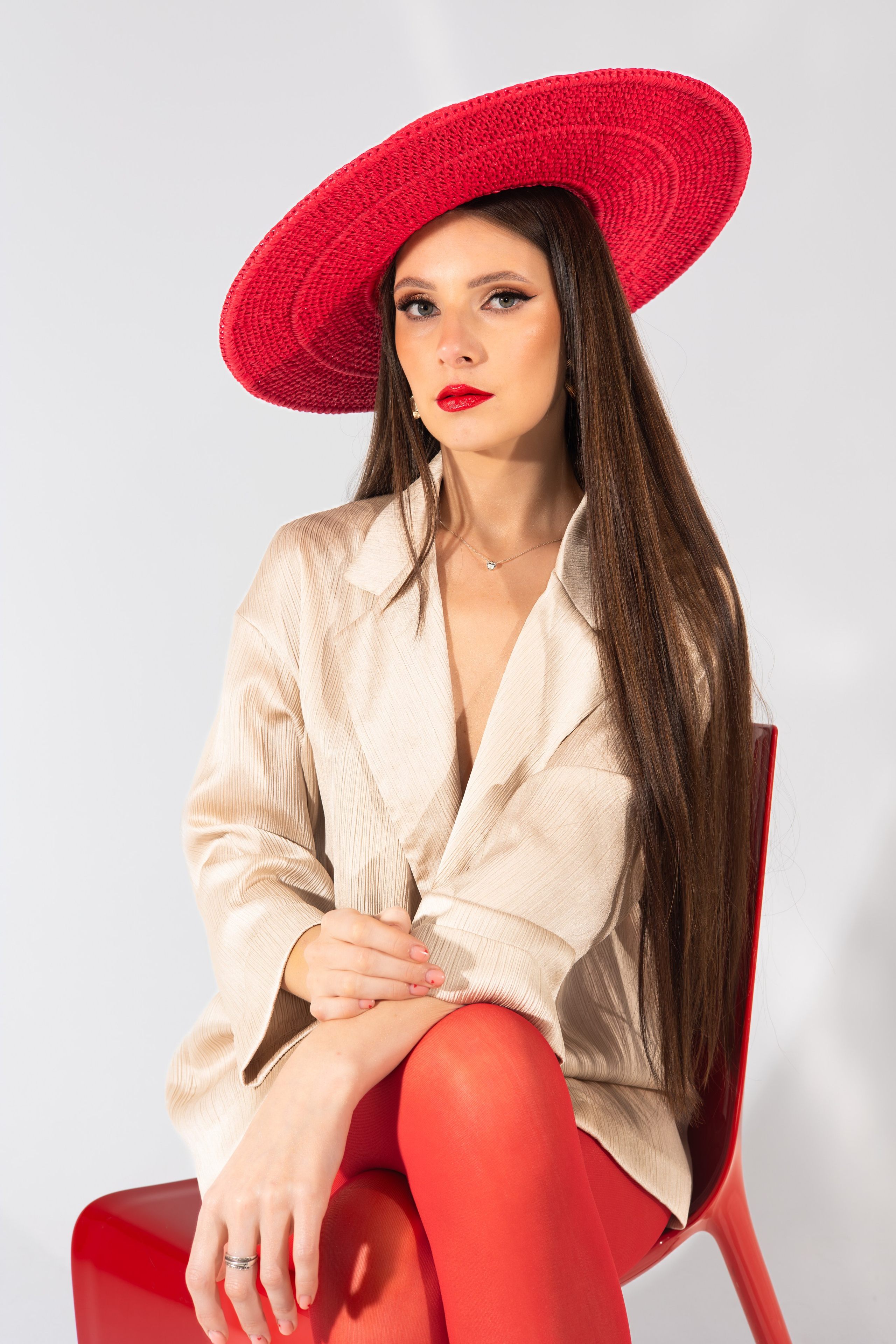 Portretu fotosesijas sievietēm. Portretu fotosesija Rīgā| Biznesa portretu foto | Korporatīvās un darbinieku fotosesijas | Pasākumu fotogrāfs | Produktu fotogrāfs