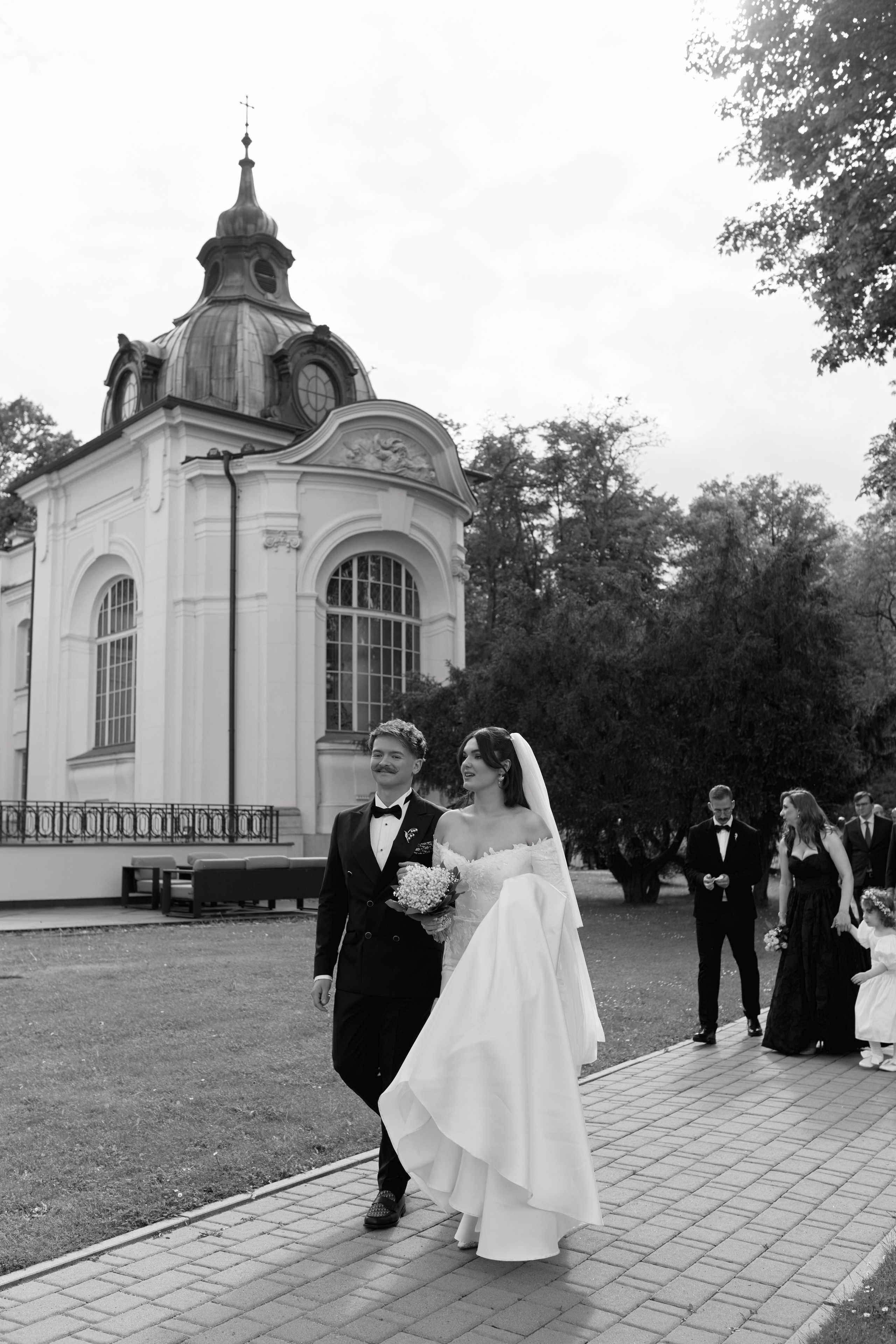 Wiktoria & Kacper. Pałac Goetz. Fotograf ślubny i rodzinny w Krakowie Yana Klymova