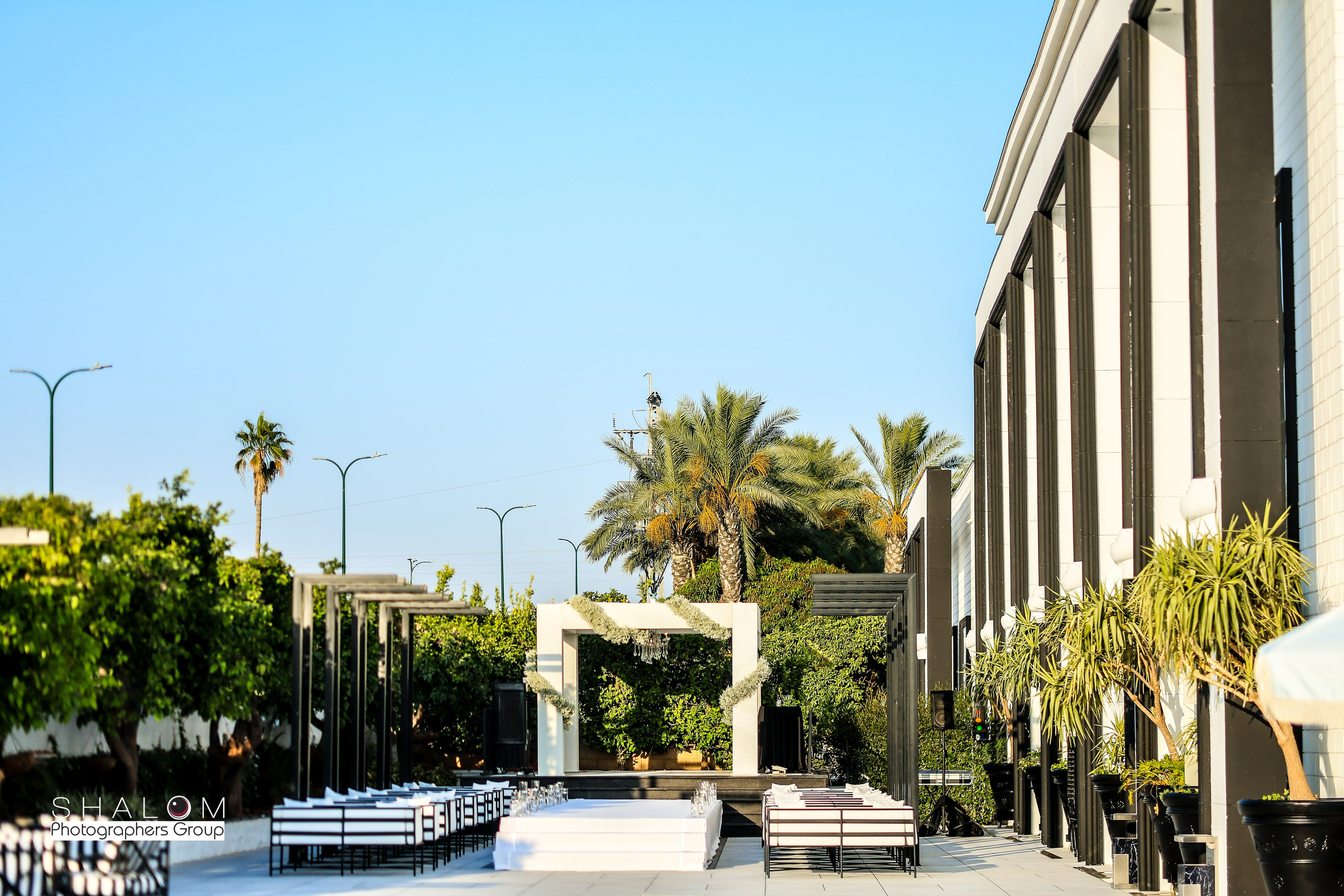 VIA / BASICO. Wedding and events photographers Studio Shalom