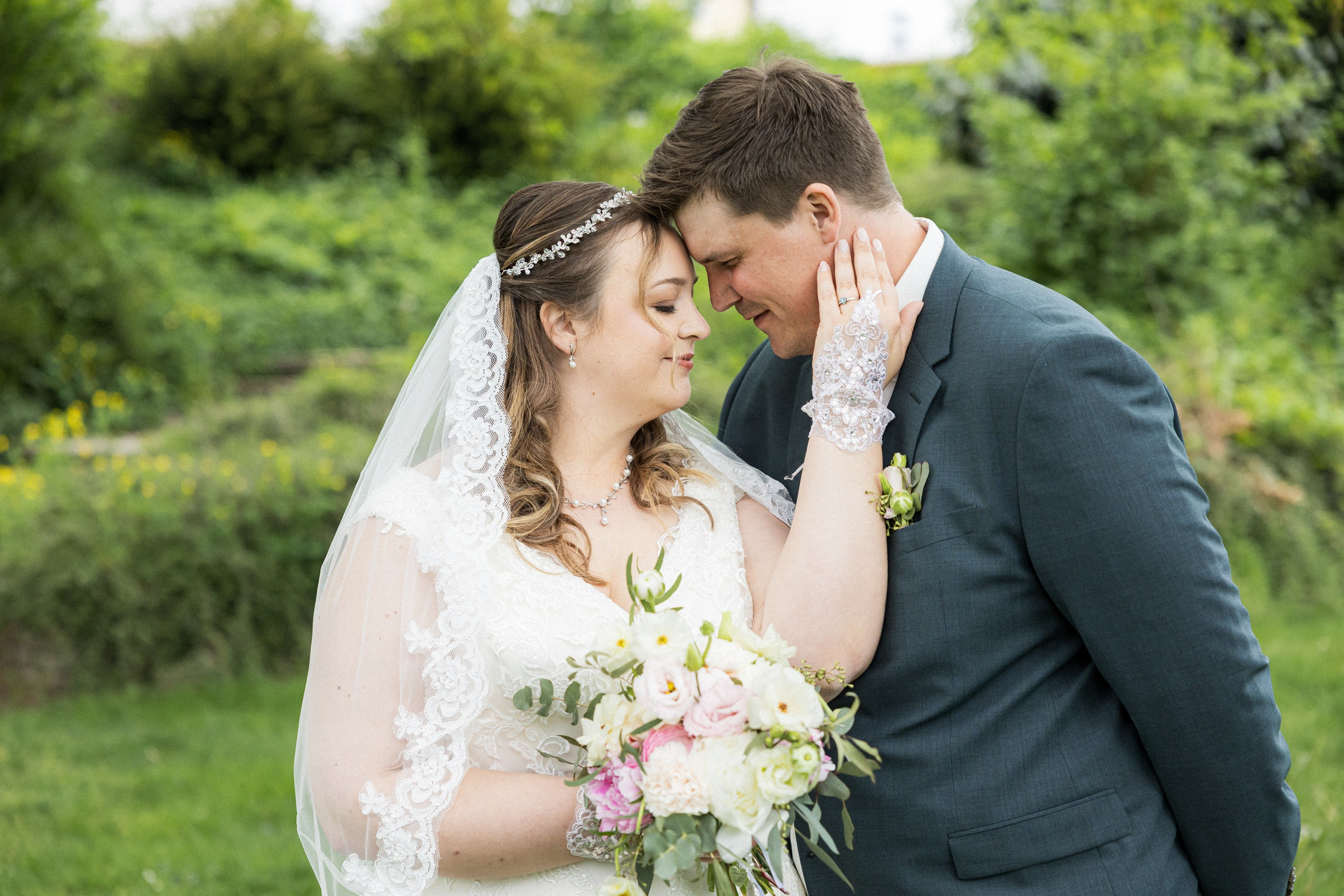 Kirchliche Trauung in Oerlinghausen – Emotionale Hochzeitsfotos & Stilvolle Reportagen!. Hochzeitsfotografin in Gütersloh | Authentische Hochzeitsreportagen | TK Photographie