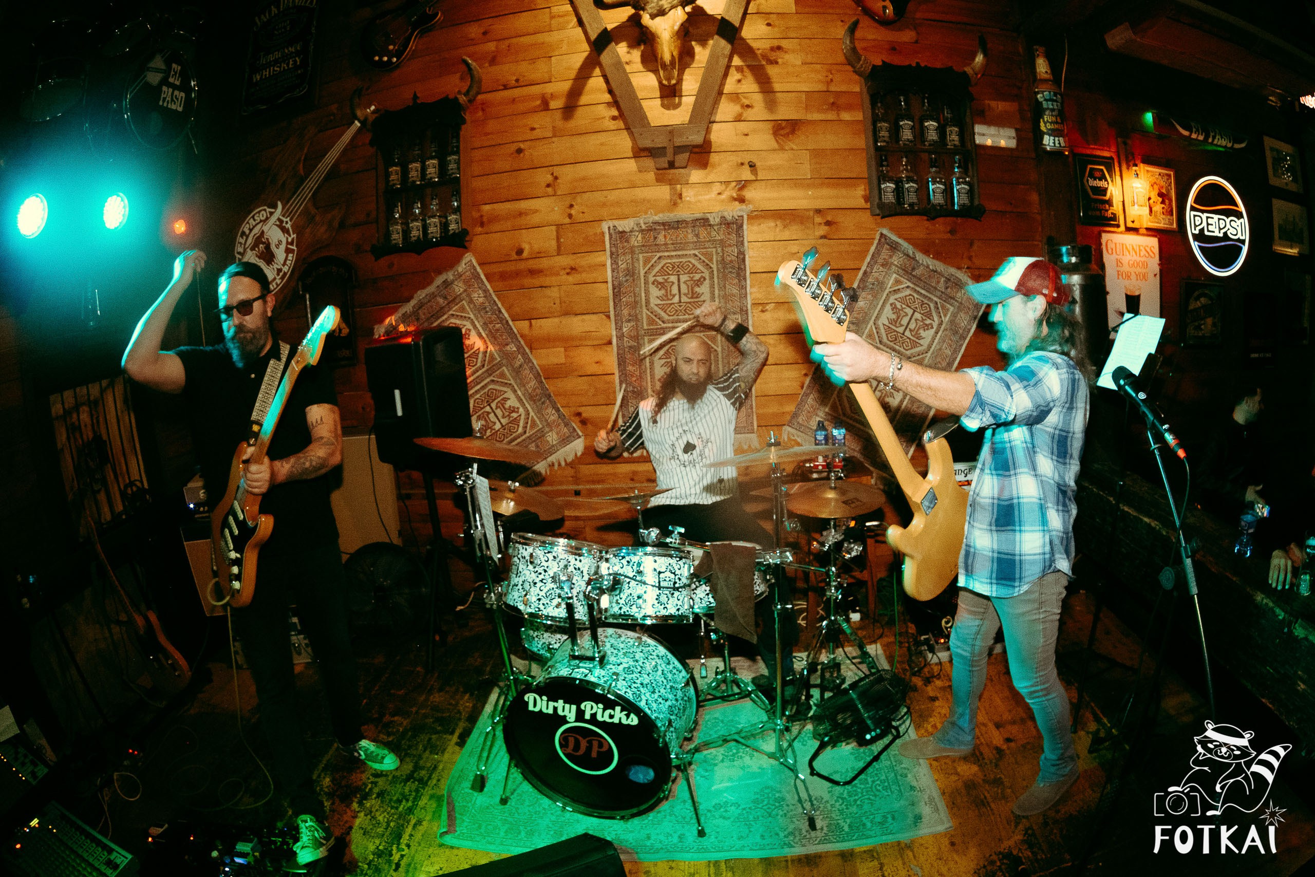 Dirty Picks en El Paso Bar Torrevieja: fotorreportaje punk y garage rock · 24 de enero | FOTKAI