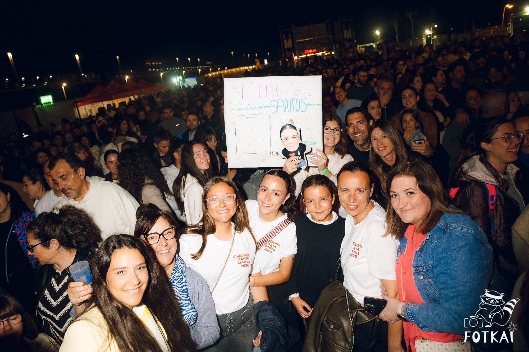 Marta Santos — Fotos del concierto en Alicante 2026: pop flamenco en El Muelle Live | FOTKAI