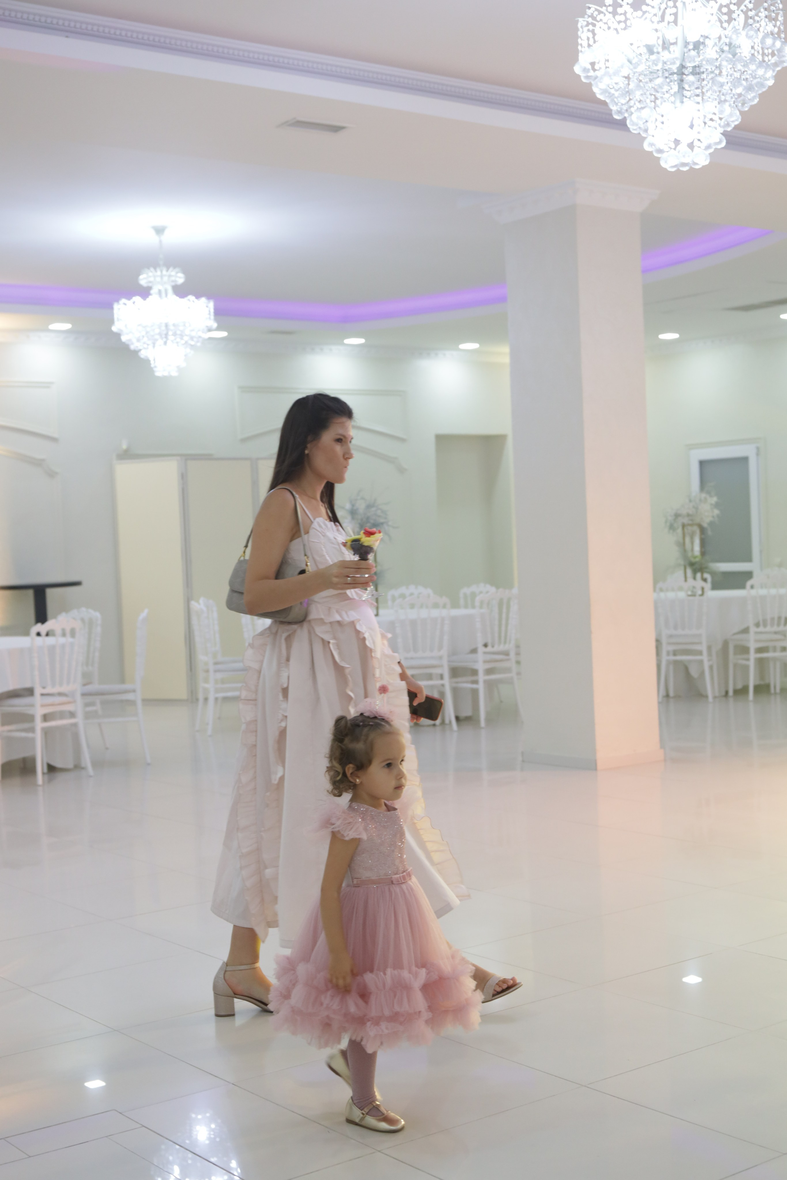 50 ani Carolina. Alika Dia- Fotograf în Republica Moldova, Strășeni