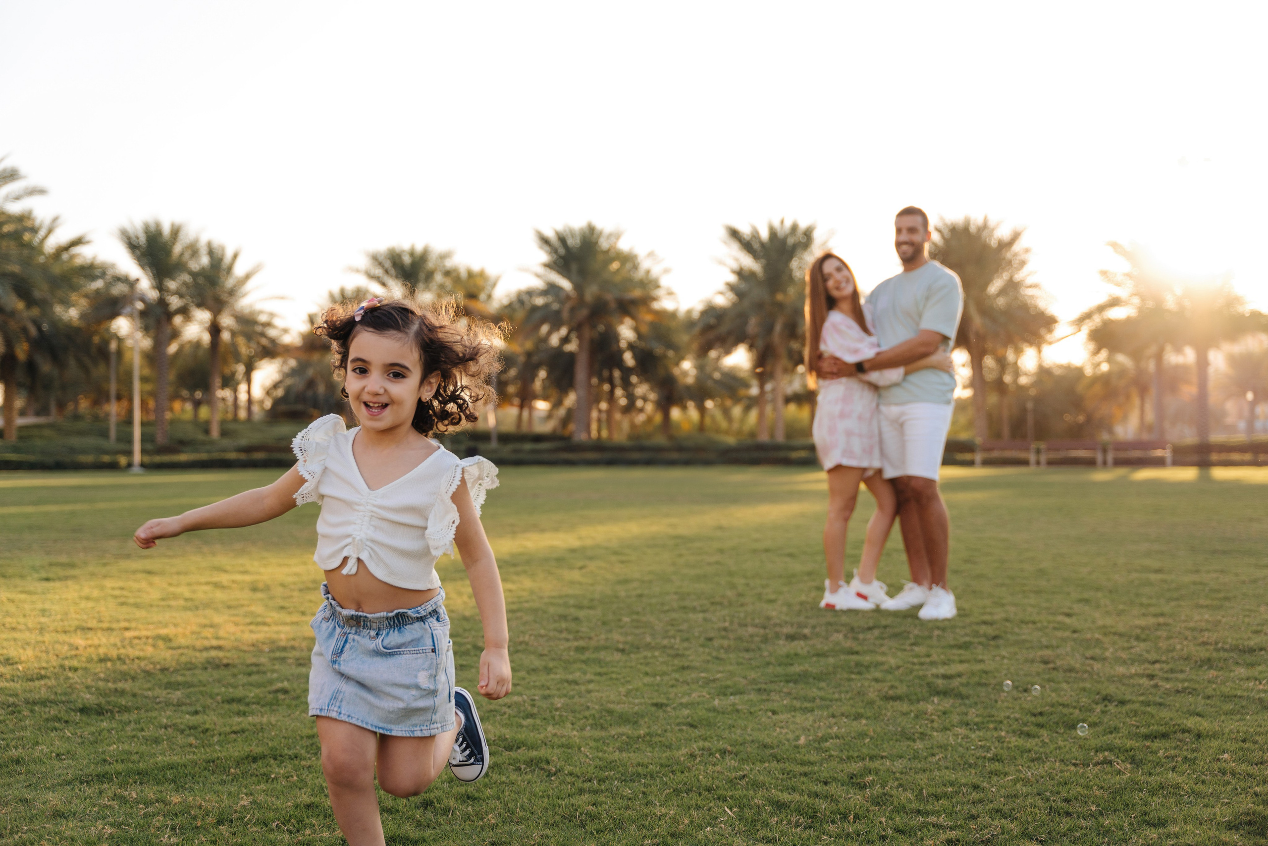 Family fun and play in the park. Angela Iakovleva — Family Photographer in Dubai
