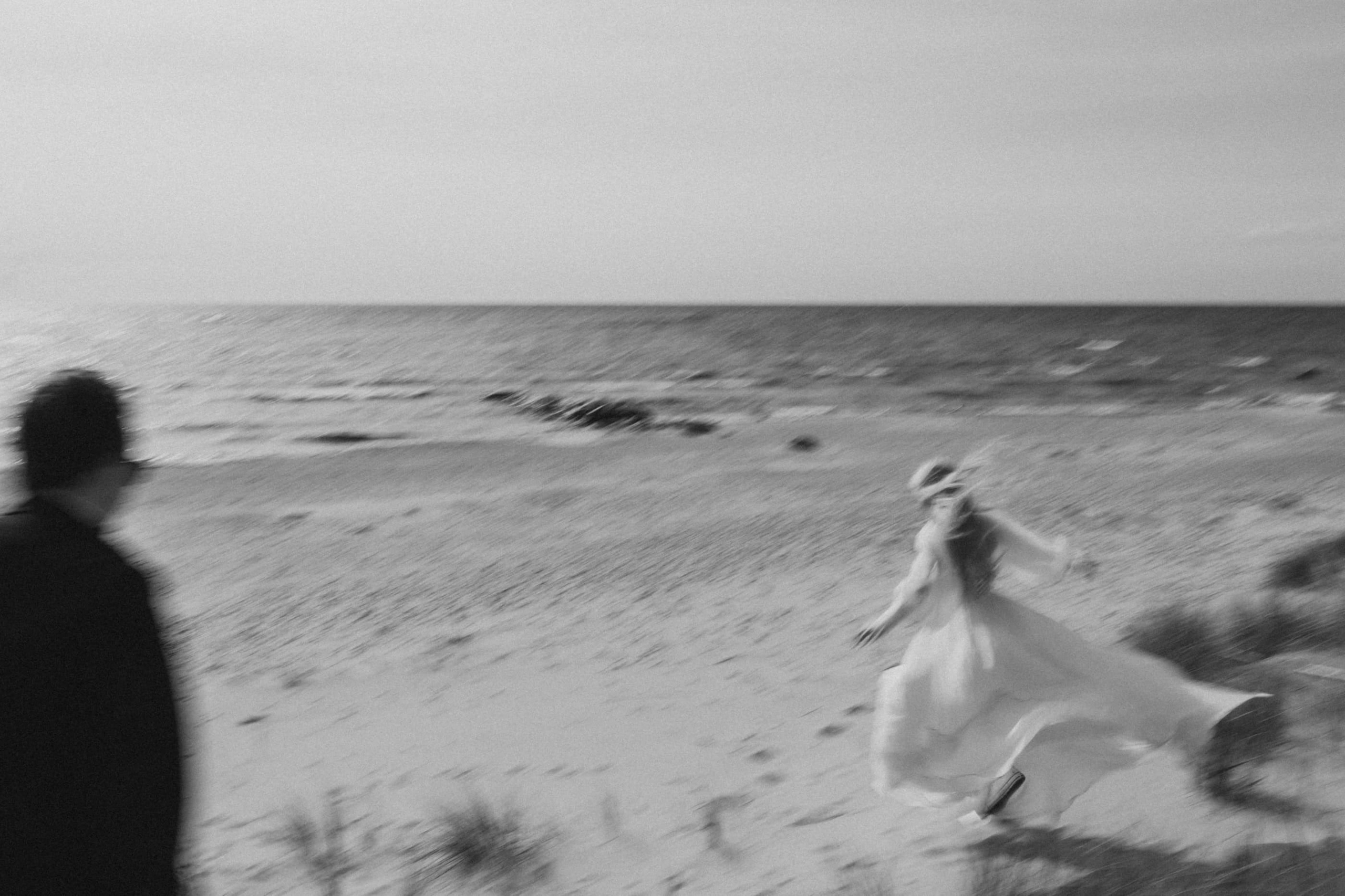 Marija & Aleksandrs: Kāzu fotosesija Veczemju klintīs pie jūras. Fotogrāfs kāzām, ģimenēm un dažādiem pasākumiem