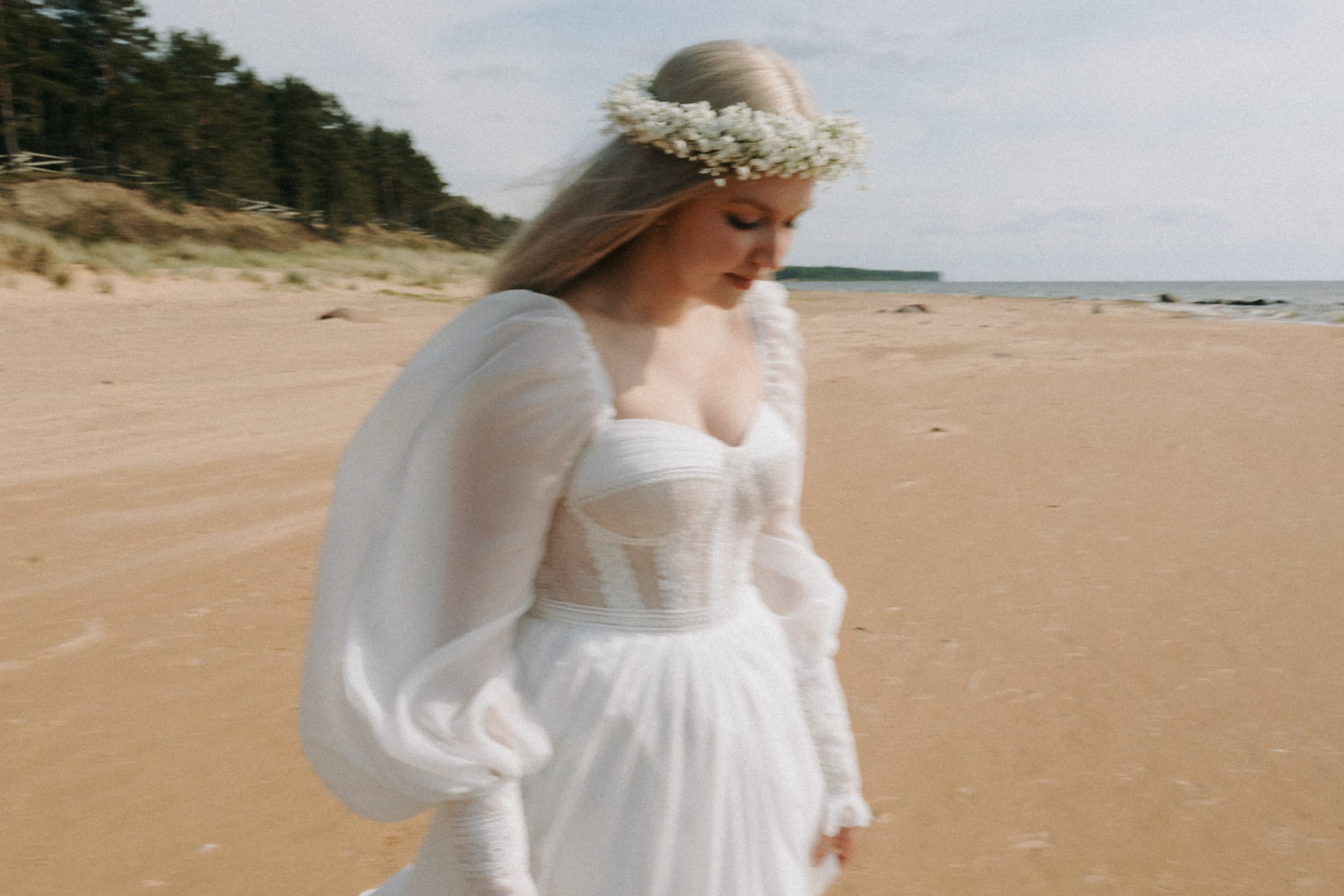 Marija & Aleksandrs: Kāzu fotosesija Veczemju klintīs pie jūras. Fotogrāfs kāzām, ģimenēm un dažādiem pasākumiem