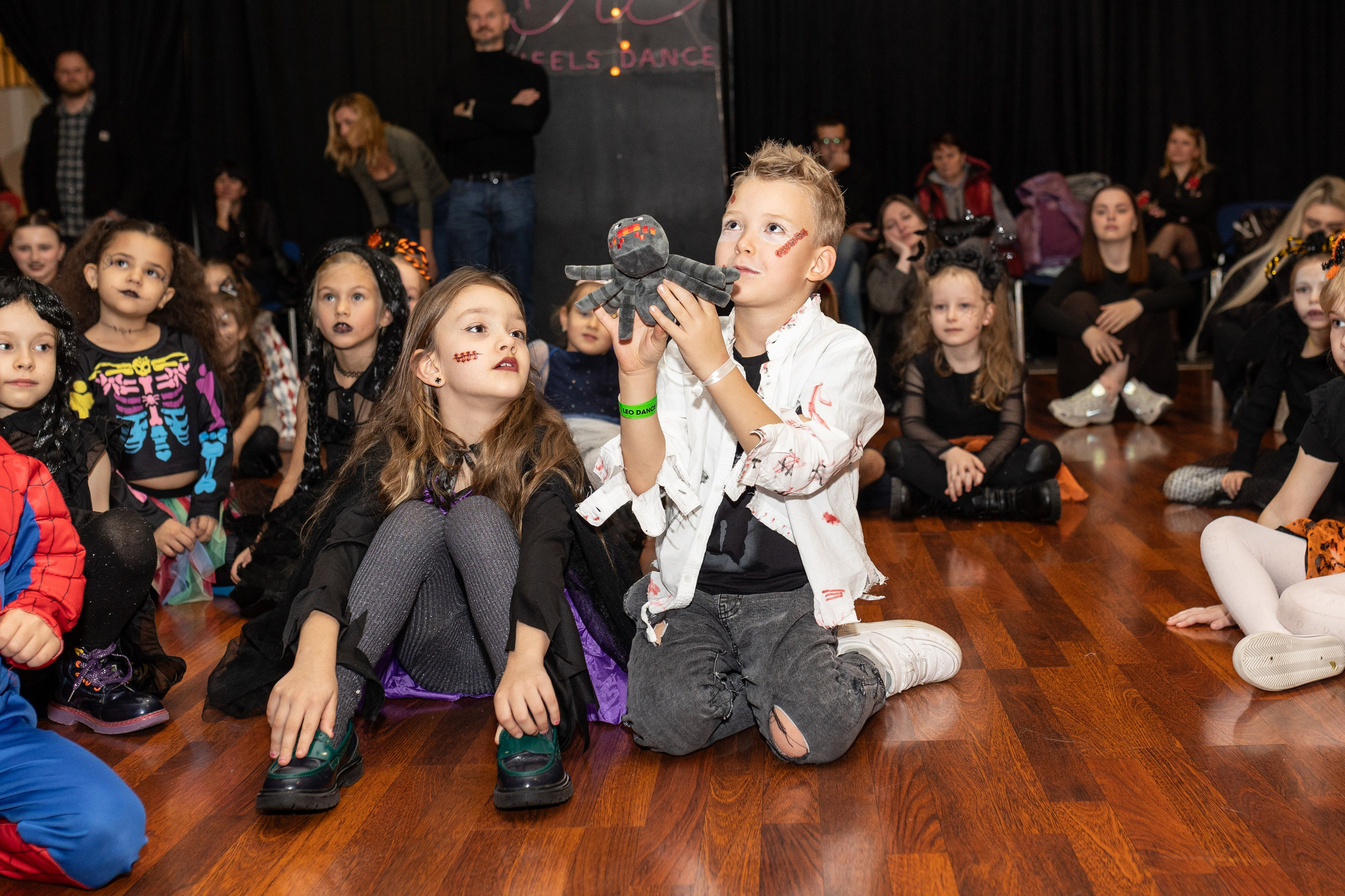 Leo dance studio Helloween 2025. Семейный и детский фотограф в Варшаве Мила Бобровская