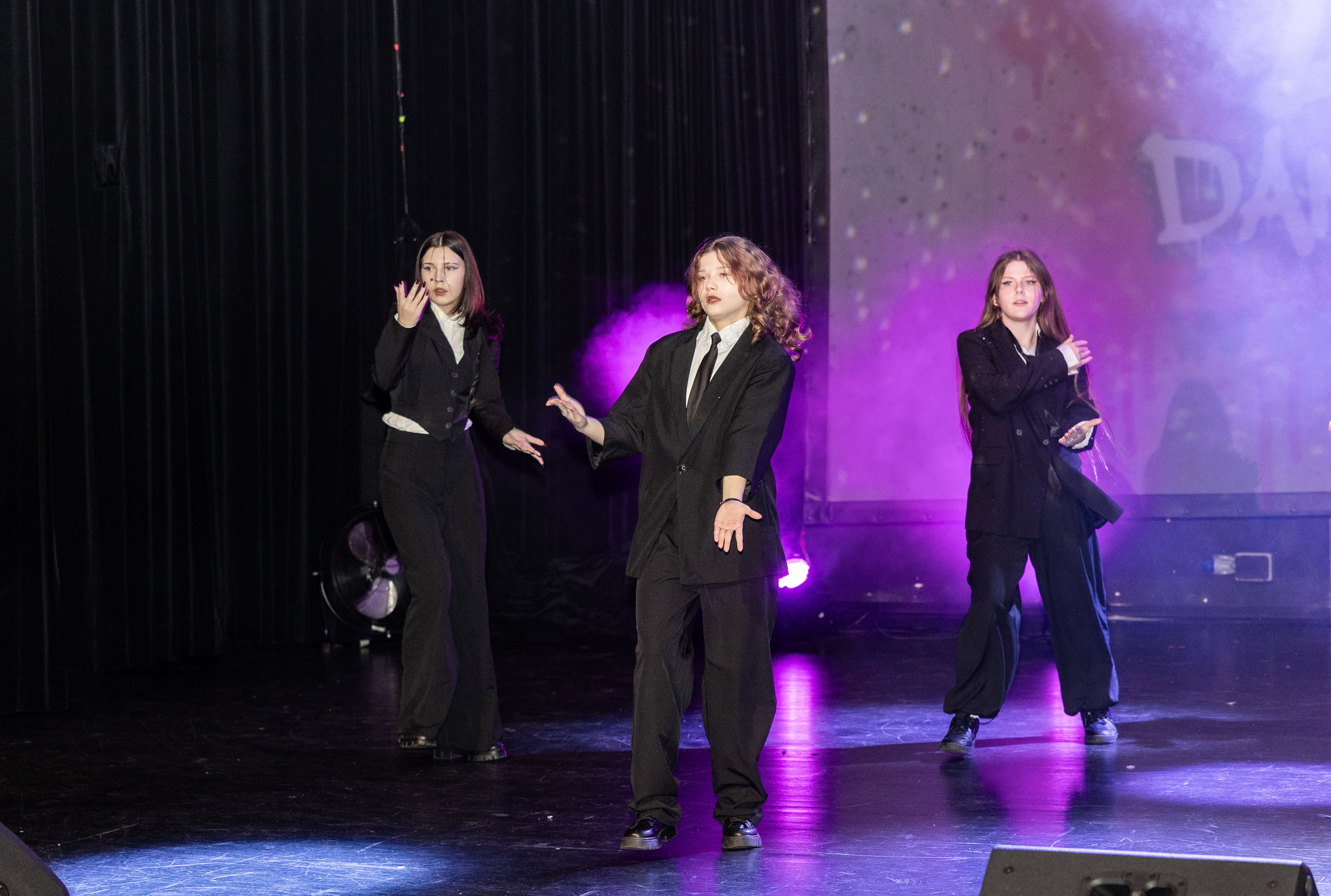 LEO DANCE SHOW WINTER 2025. Семейный и детский фотограф в Варшаве Мила Бобровская