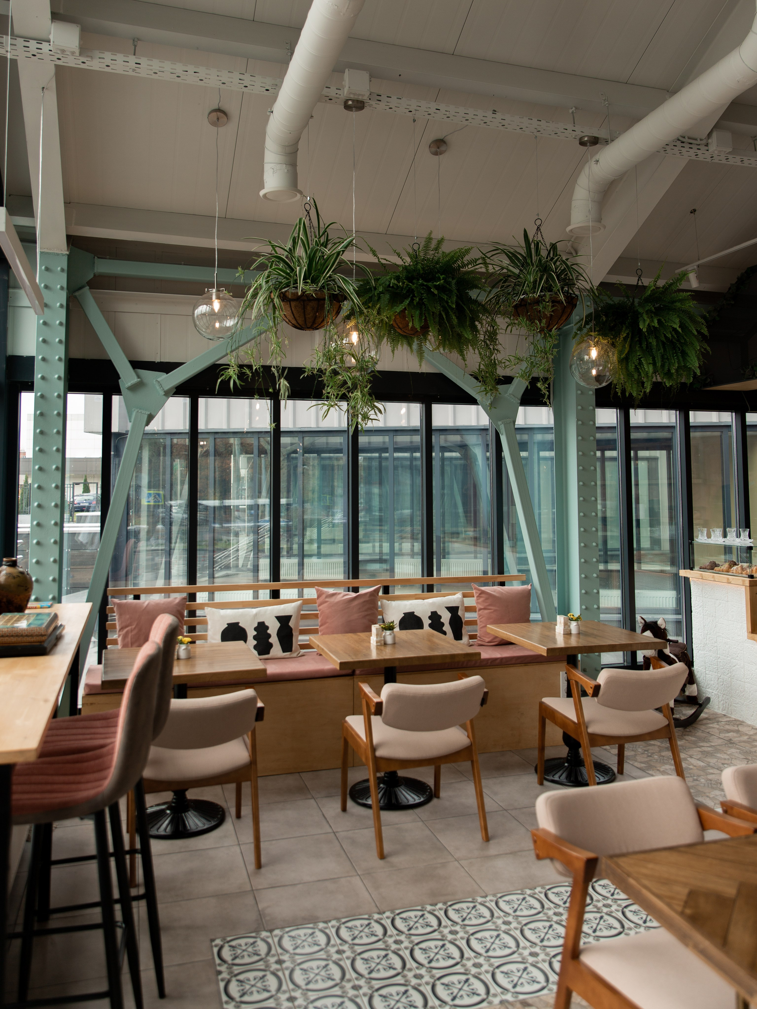 Merchants coffee shop. Photographer Vladmir Gladkov