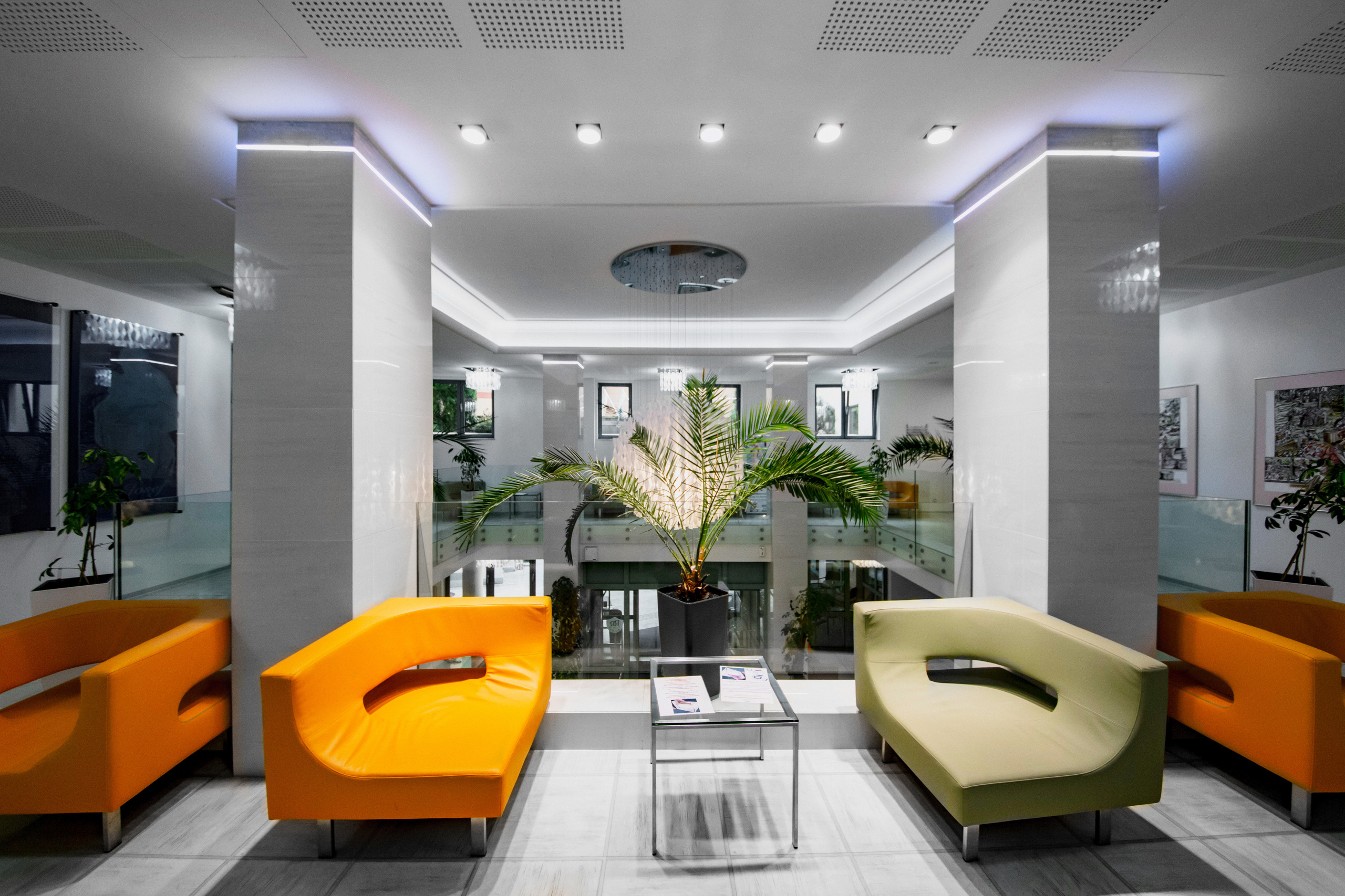 Fotografia nieruchomości, wnętrz, mieszkań, restauracji, biur i apartamentów. Wedding and portrait photographer in Poland Vitali Frozen