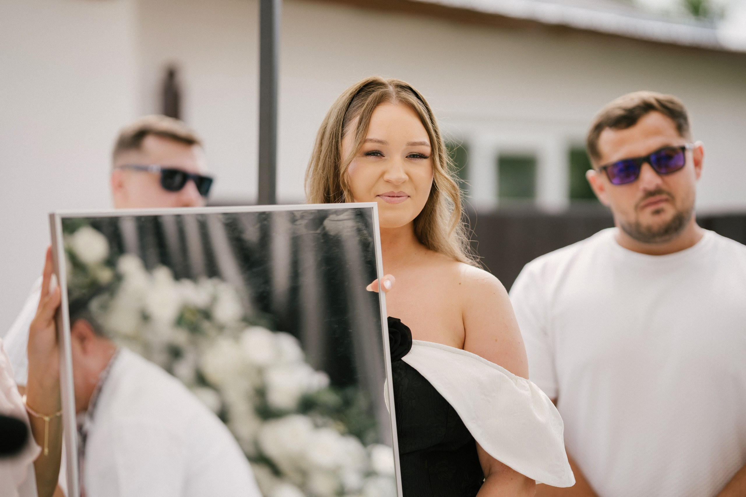 1. Mireasa Adriana în timpul pregătirilor de nuntă în Tudora Botoșani2. Costumul mirelui Ionuț fotografiat artistic în ziua nunții3. Prietenii mirelui la tradițiile de nuntă în Tudora4. Bărbieritul mirelui în cadrul obiceiurilor tradiționale de nuntă5. Fotografii de familie la biserică în ziua nunții6. Portret de familie cu mirii și copilul lor la nunta din Botoșani7. Primul dans al mirilor la Mariage Dor Baisa Botoșani8. Decor elegant de nuntă la Mariage Dor Baisa9. Emoții și tradiții la nunta din Tudora județul Botoșani10. Fotograf profesionist de nuntă în Botoșani surprinzând momente autentice - otograf-nunta-botosanifotograf-evenimente-botosanifotograf-profesionist-botosanifotograf-nunta-tudoranunta-tudora-botosanisedinta-foto-nunta-botosanipoze-nunta-botosanifotografii-nunta-tudorafotograf-cununie-religioasa-botosanibiserica-sfintii-imparati-constantin-si-elena-tudoramariage-dor-baisa-botosanirestaurant-nunta-botosanidansul-mirilor-mariage-dorpregatiri-mire-botosanipregatiri-mireasa-botosanitraditii-nunta-moldovaobiceiuri-nunta-tudorafotograf-familie-nunta-botosaniportret-miri-botosanigalerie-foto-nunta-botosanialbum-foto-nunta-botosaninunta-eleganta-botosaninunta-cu-traditii-botosanifotograf-premium-nunta-botosaniservicii-foto-video-botosanipoveste-de-nunta-botosanifotograf-documentar-nuntafotograf-natural-emotionalmiri-ionut-si-adriananunta-autentica-tudora -otograf-nunta-botosanifotograf-nunta-tudoranunta-tudora-botosanifotograf-evenimente-botosanifotograf-profesionist-botosaniservicii-foto-video-botosanigalerie-foto-nunta-botosanialbum-foto-nunta-botosani - nunta-autentica-botosaninunta-cu-traditii-botosanipoveste-de-nunta-botosanifotografii-emotionante-nuntamomente-autentice-nuntafotografie-documentara-nuntafotograf-natural-nunta- pregatiri-miri-tudorabiserica-tudora-botosanicununie-religioasa-tudoramariage-dor-baisa-botosanipetrecere-nunta-botosanivalsul-mirilor-botosani - alino-foto-studio-botosaniionut-si-adriana-nunta-tudorafotograf-alin-chirila-botosani