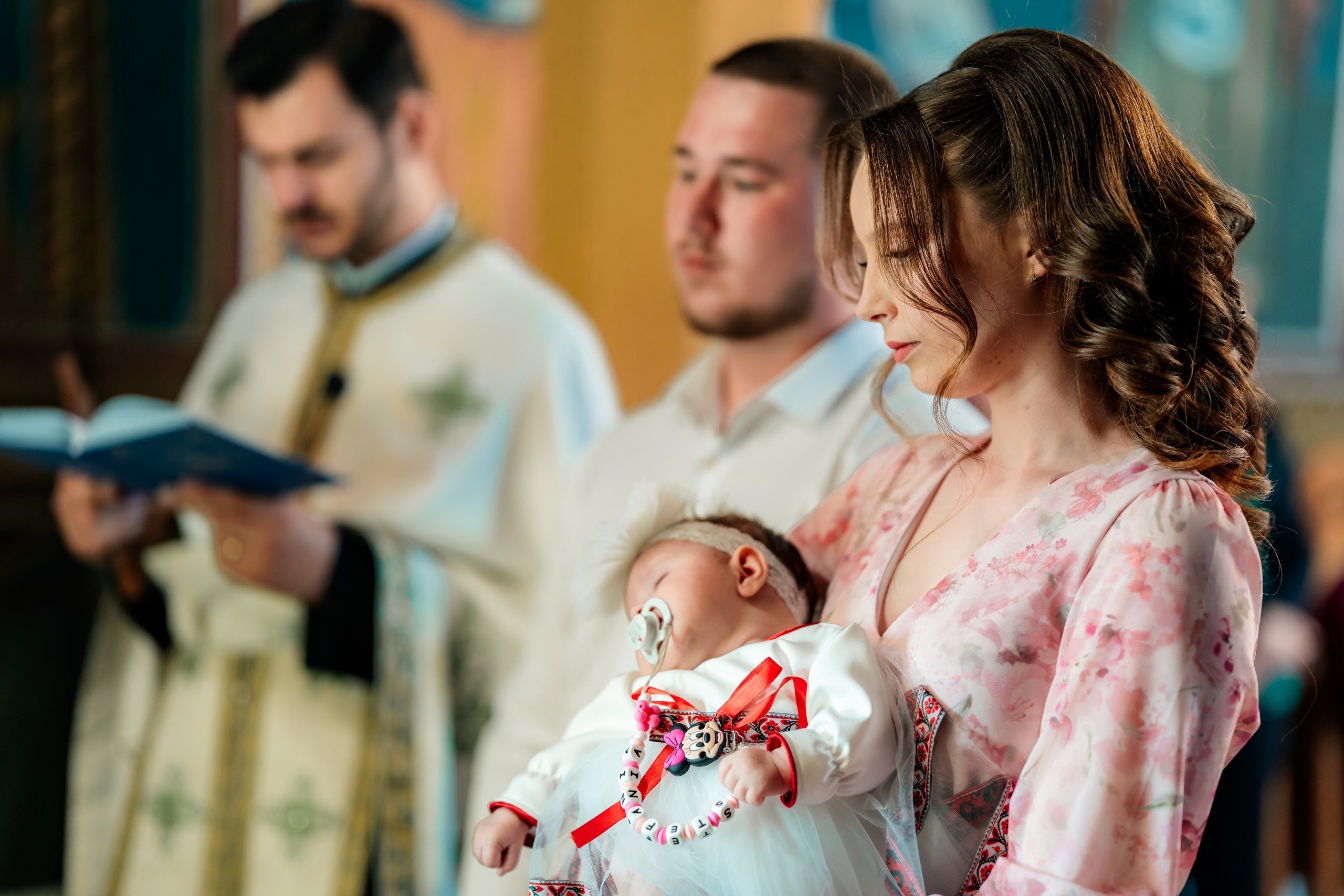 fotograf botez Miruna Parascheva, fotografie botez Botoșani, fotograf Alin Chirilă, amintiri botez, fotografii botez, botez Miruna Parascheva, fotograf copii, fotografie botez în Botoșani-alt="botez Miruna Parascheva, fotografie botez Alin Chirilă, amintiri botez, fotografii emoționante botez Botoșani"-- fotografii-botez-bebelus- amintiri-botez-micuț- moment-sfânt-crestinare- fotografie-emotionanta-botez- detalii-botez-bebelusi- parinti-fericiti-la-botez- fotograf-botez-profesionist- botez-in-biserica-ortodoxa- micuț-botezat-cu-emoție- zâmbete-și-lacrimi-la-botez- bebeluș-la-cristelniță- decor-botez-colorat- botez-cu-dragoste-și-credință- emotie-pura-la-botez- fotograf-botez-botosani- botez-iasi-suceava-fotograf- amintiri-nepretuite-botez