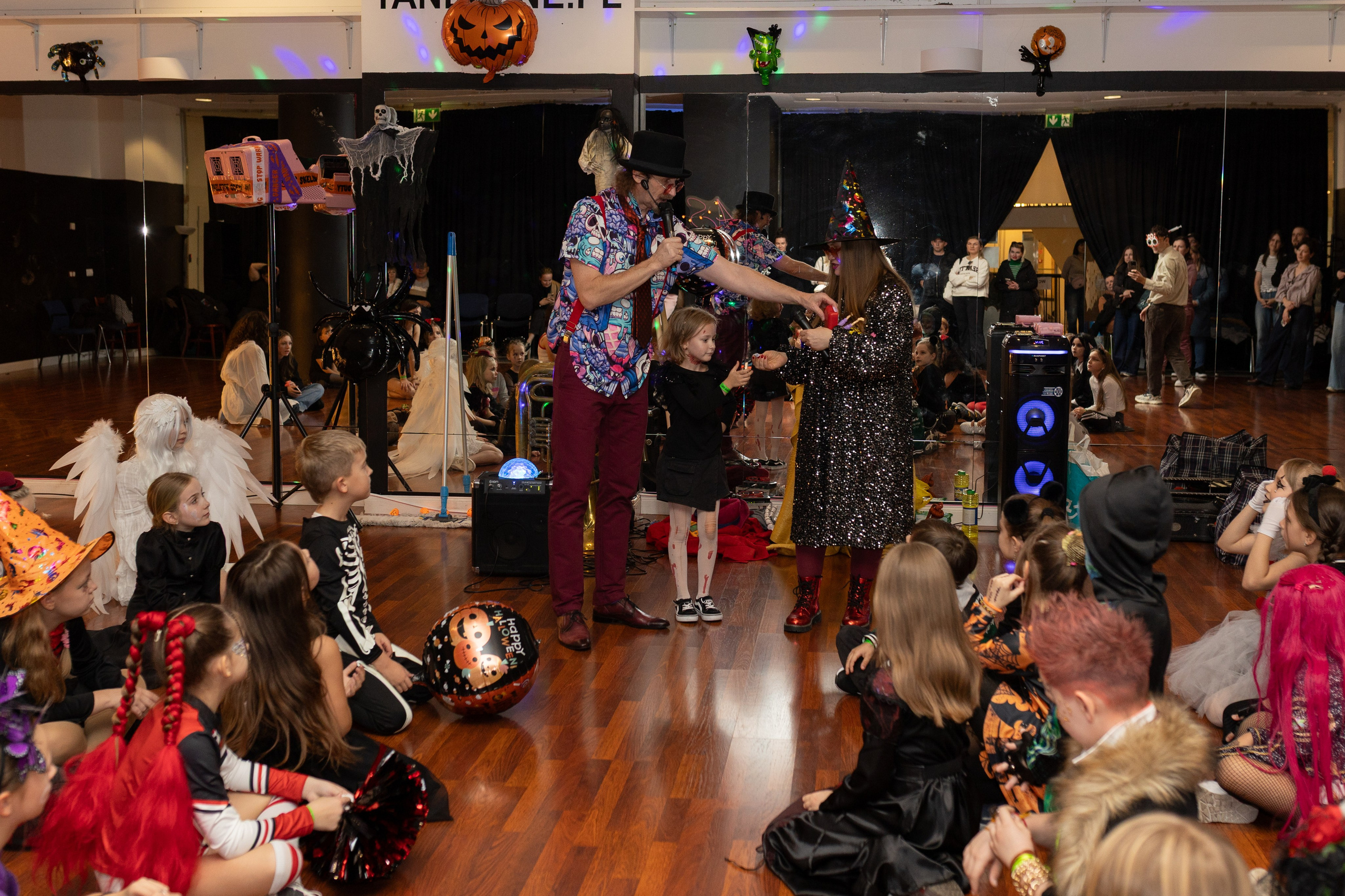 Leo dance studio Helloween 2025. Семейный и детский фотограф в Варшаве Мила Бобровская