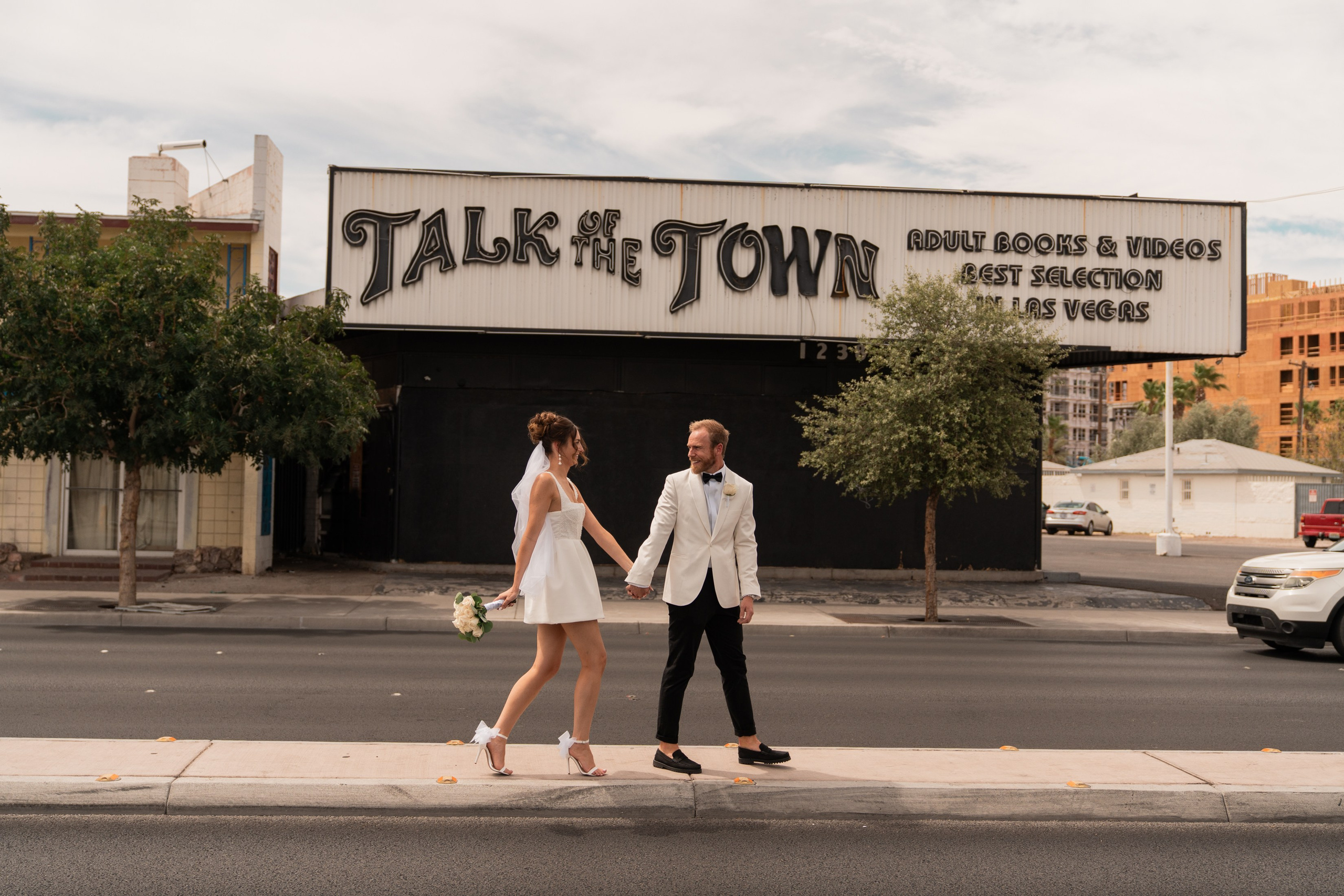 Emma&Daniel. Wedding & elopement photographer Viktoriya Kravtsov. Las Vegas