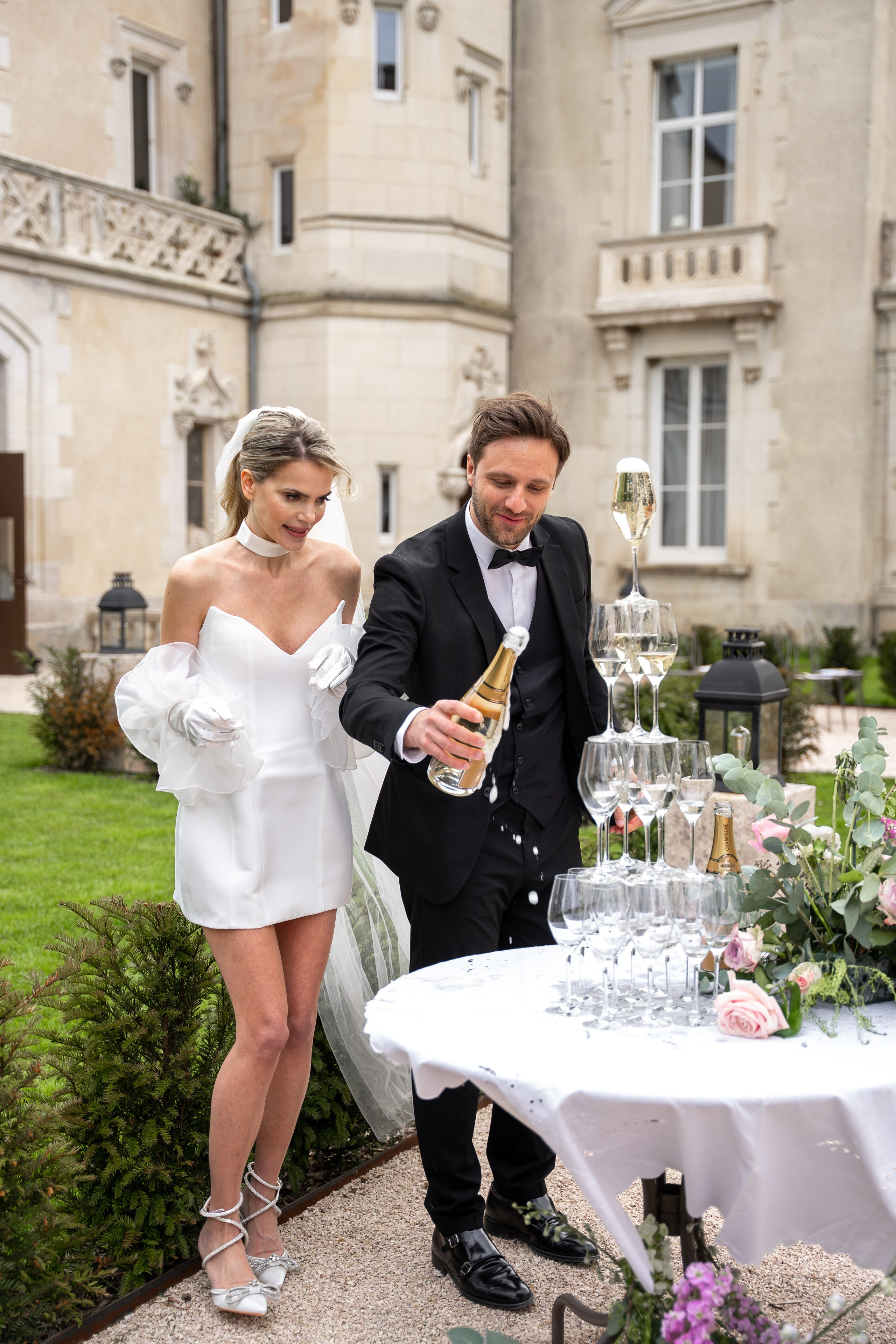 Chateau elopement inspiration. Wedding photographer in Paris Oksana Shum