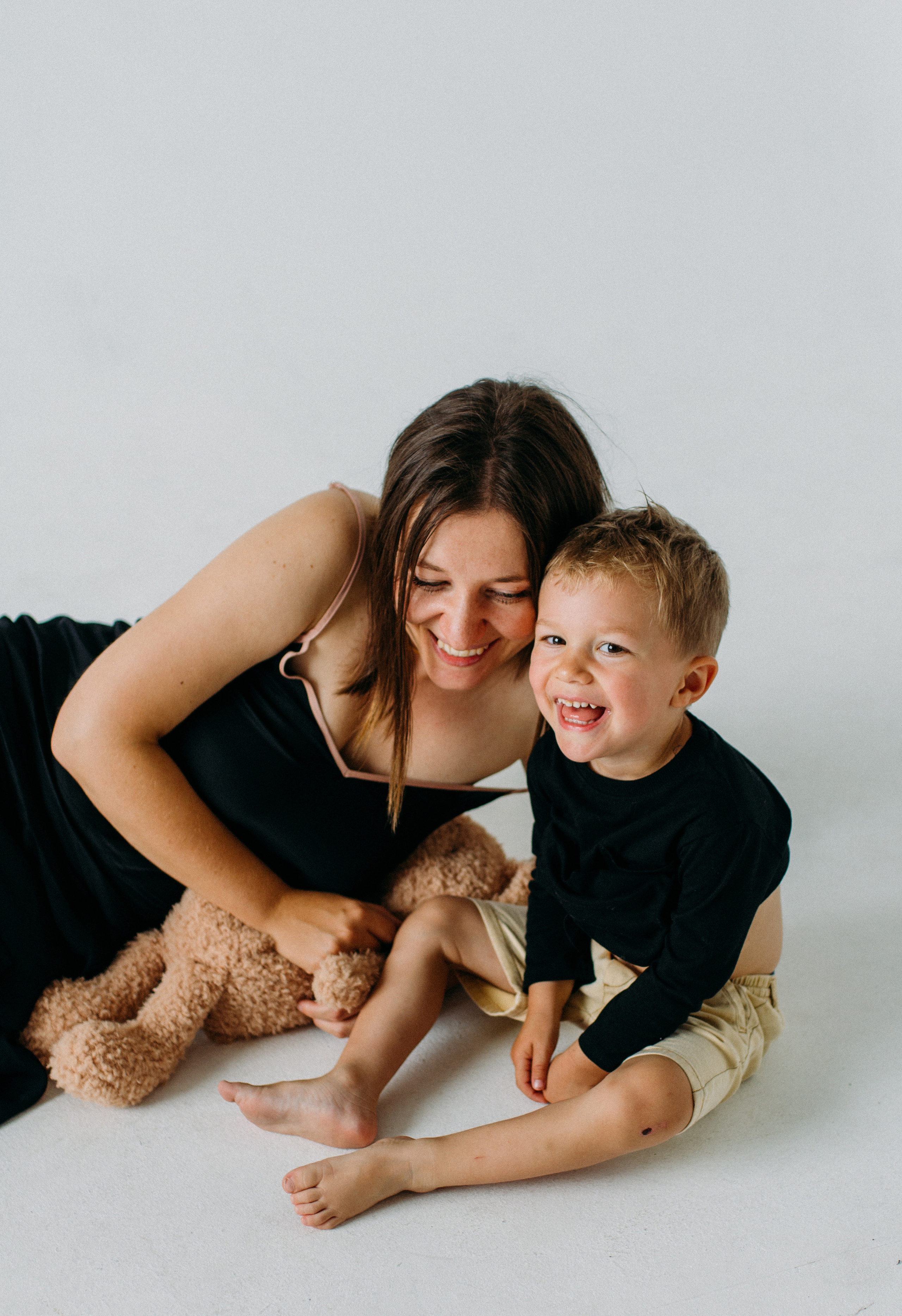 Christine & Anton & Arnold. Krása tehotenstva v objektíve — Maria Milosovic, tehotenská fotografka