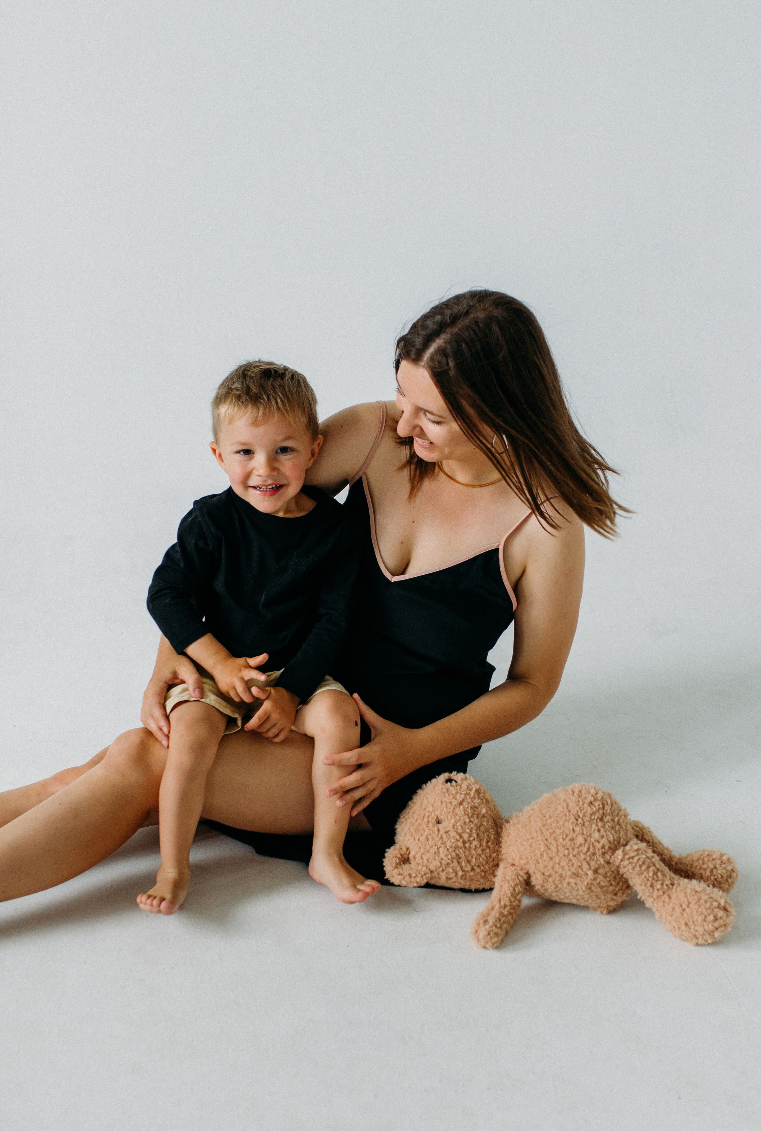 Christine & Anton & Arnold. Krása tehotenstva v objektíve — Maria Milosovic, tehotenská fotografka