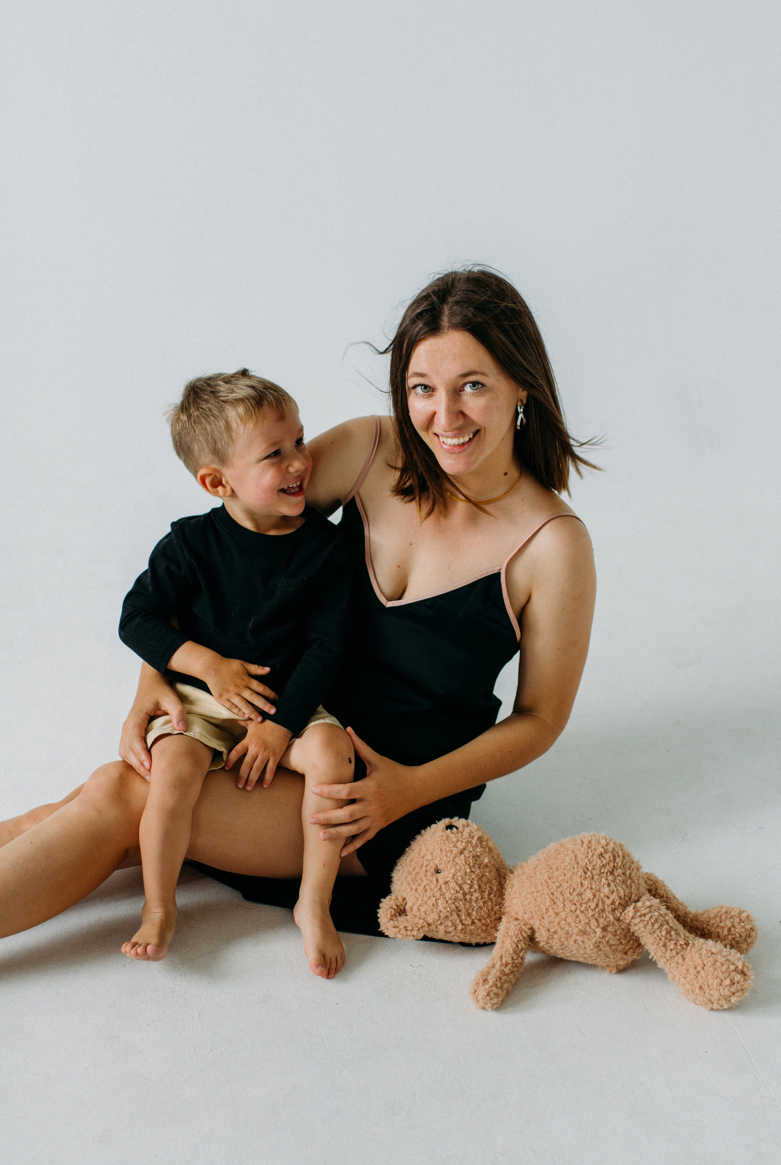 Christine & Anton & Arnold. Krása tehotenstva v objektíve — Maria Milosovic, tehotenská fotografka