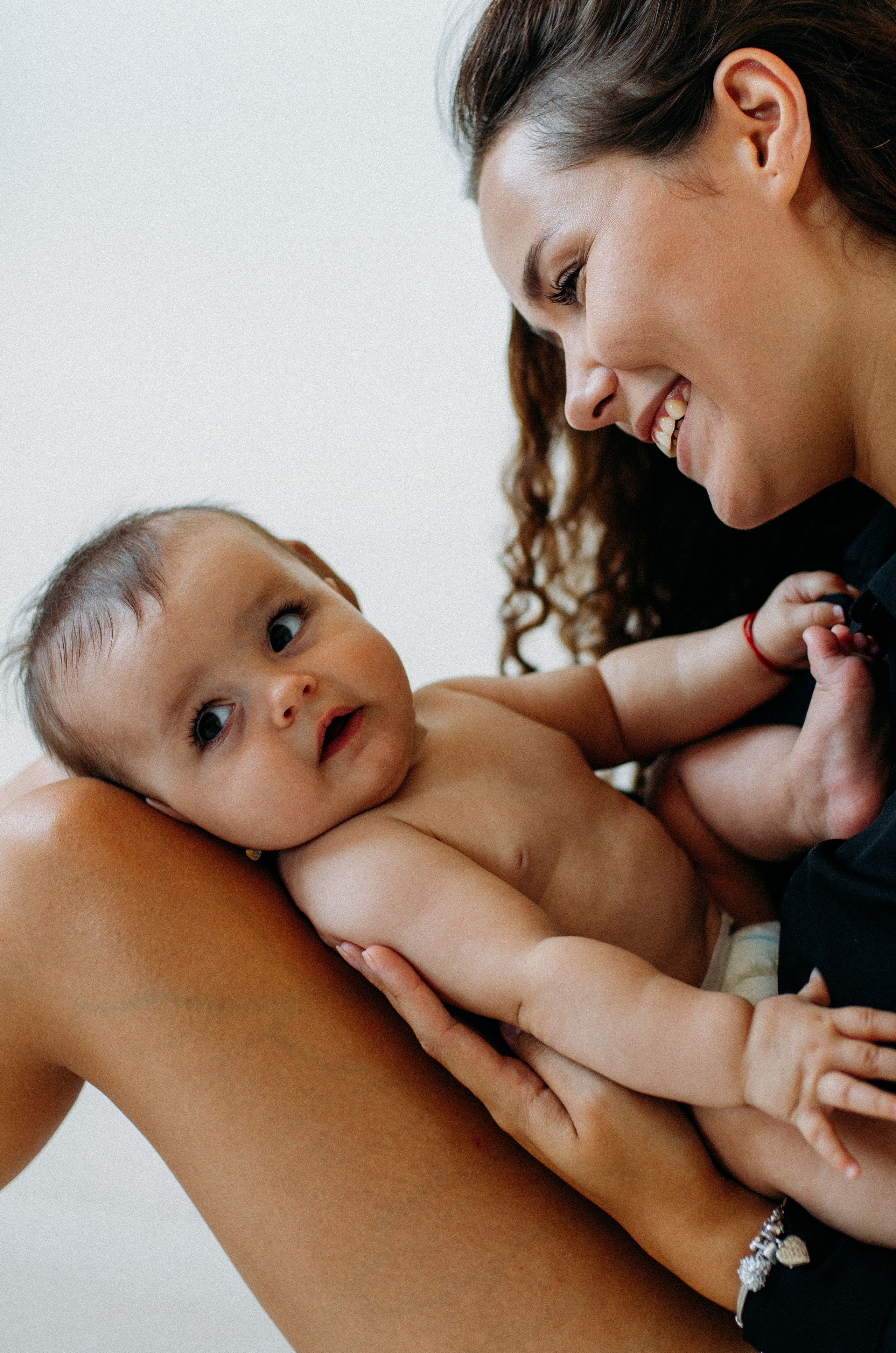 Lucia & Isabella. Krása tehotenstva v objektíve — Maria Milosovic, tehotenská fotografka
