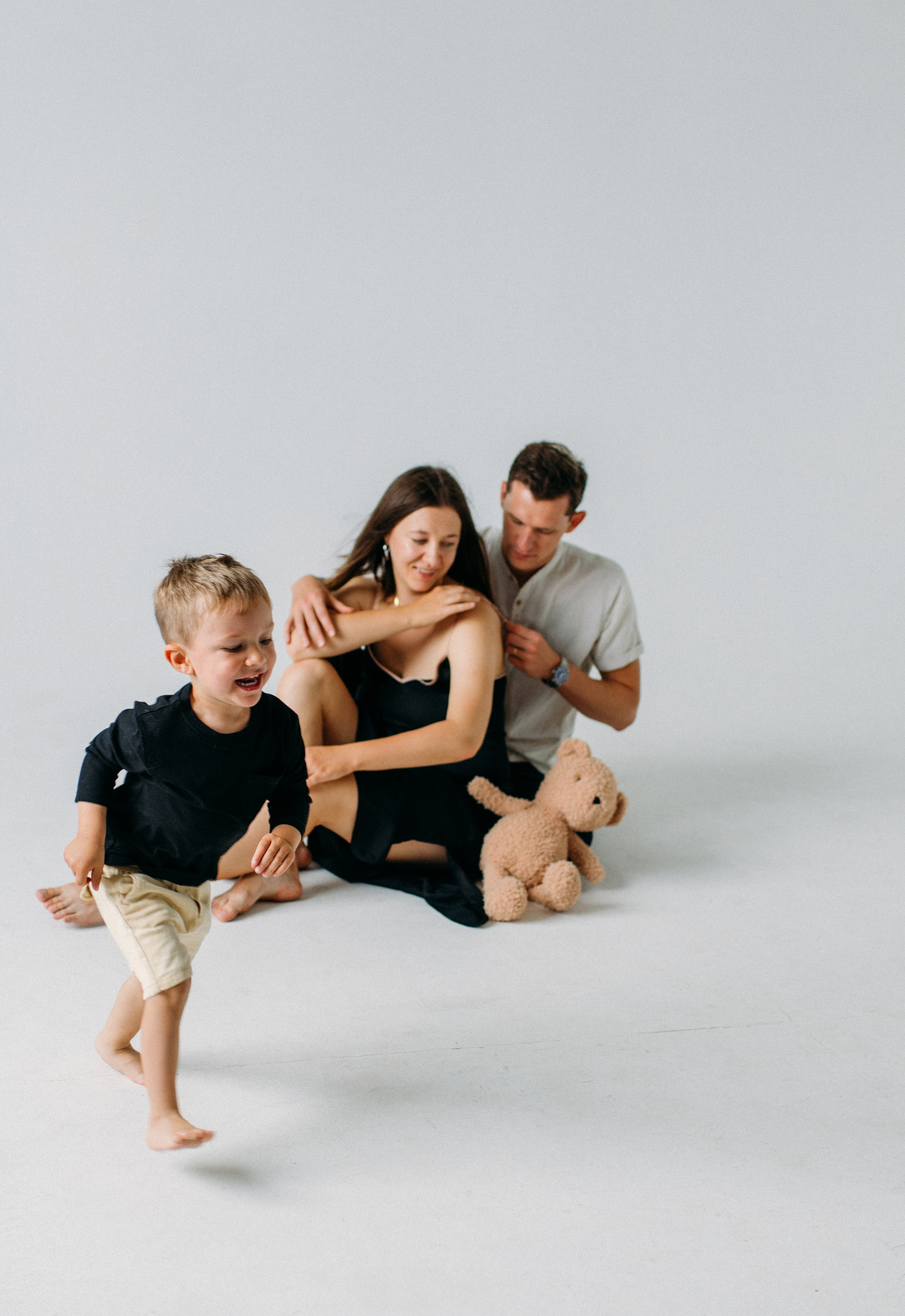 Christine & Anton & Arnold. Krása tehotenstva v objektíve — Maria Milosovic, tehotenská fotografka