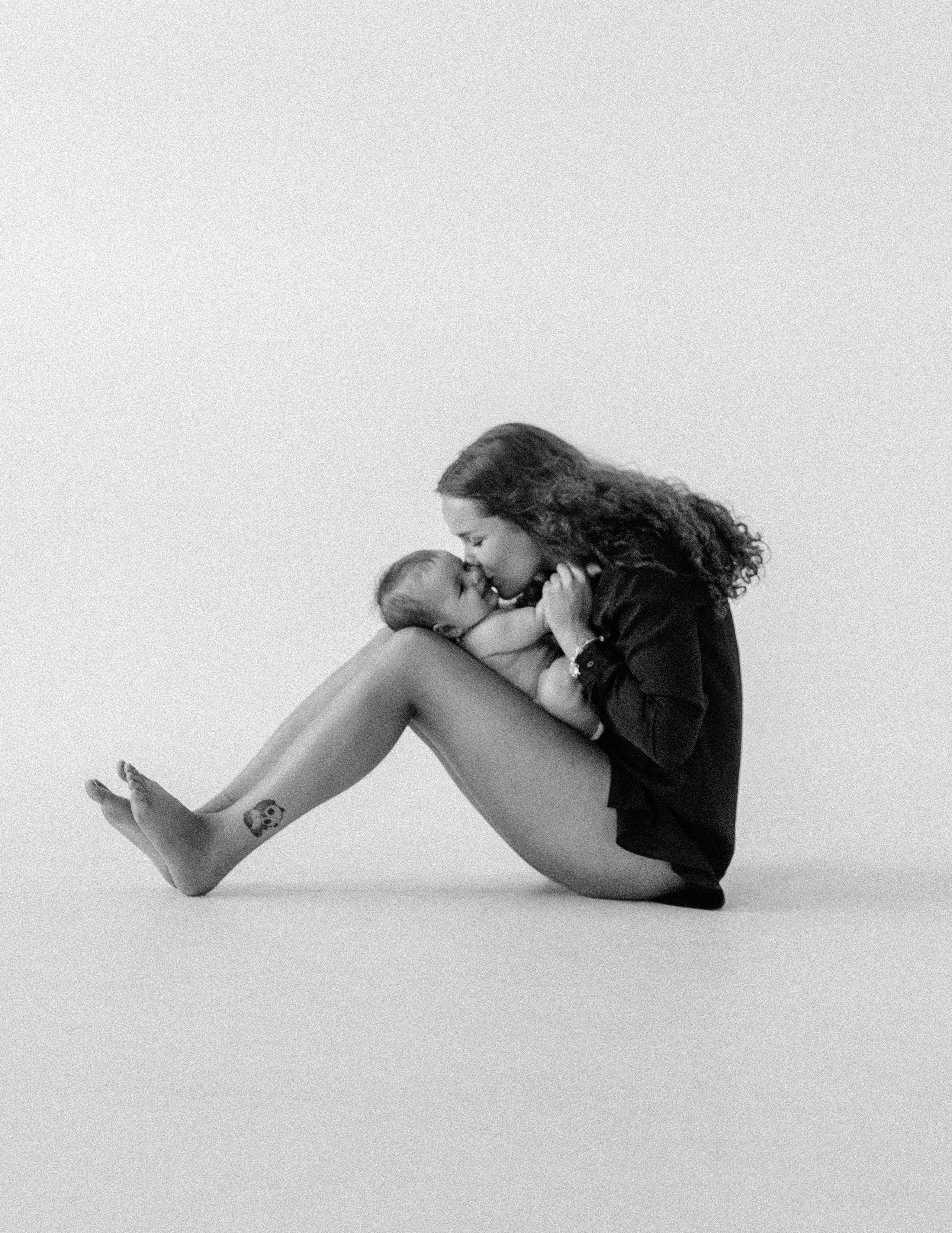 Lucia & Isabella. Krása tehotenstva v objektíve — Maria Milosovic, tehotenská fotografka