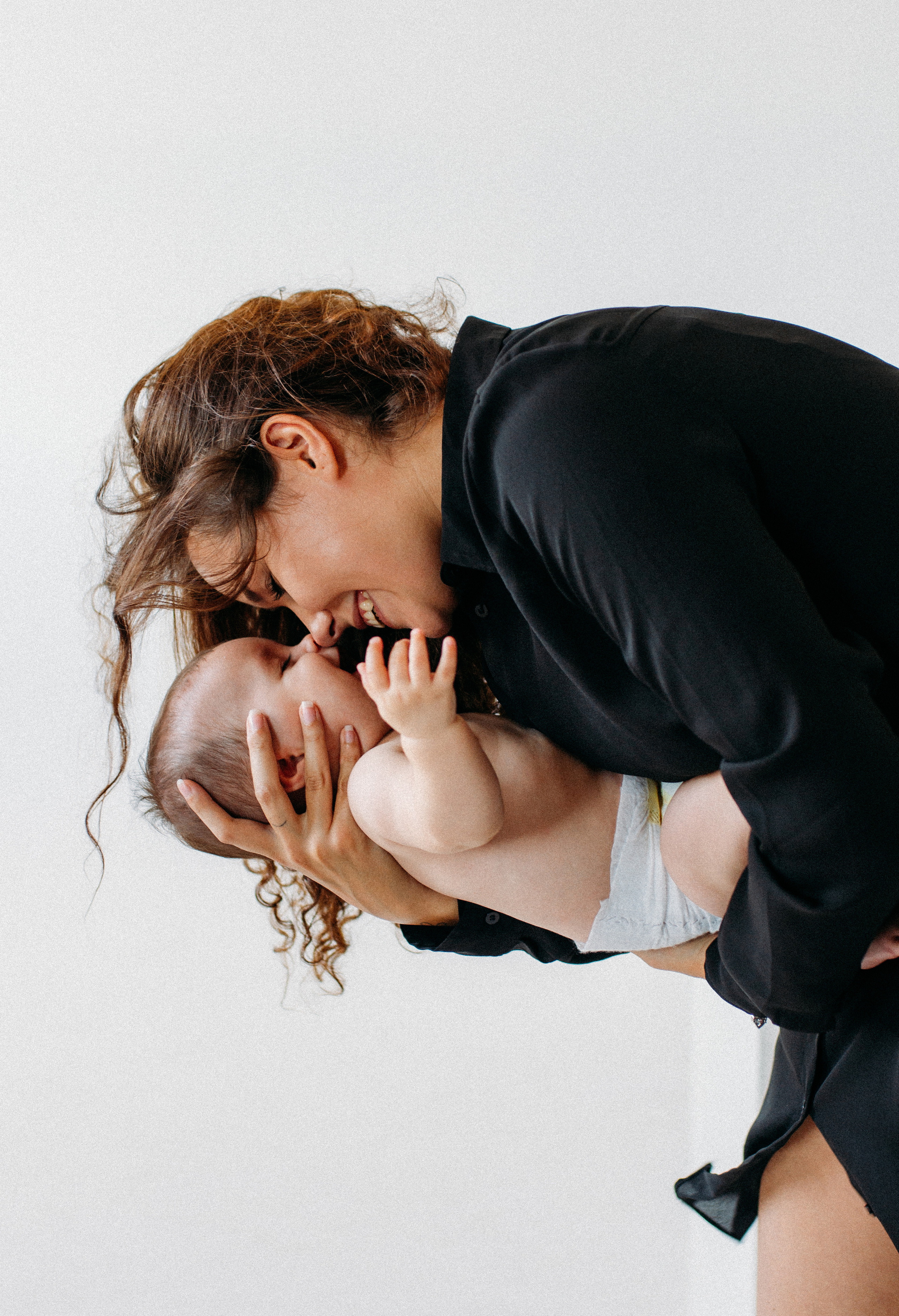 Lucia & Isabella. Krása tehotenstva v objektíve — Maria Milosovic, tehotenská fotografka