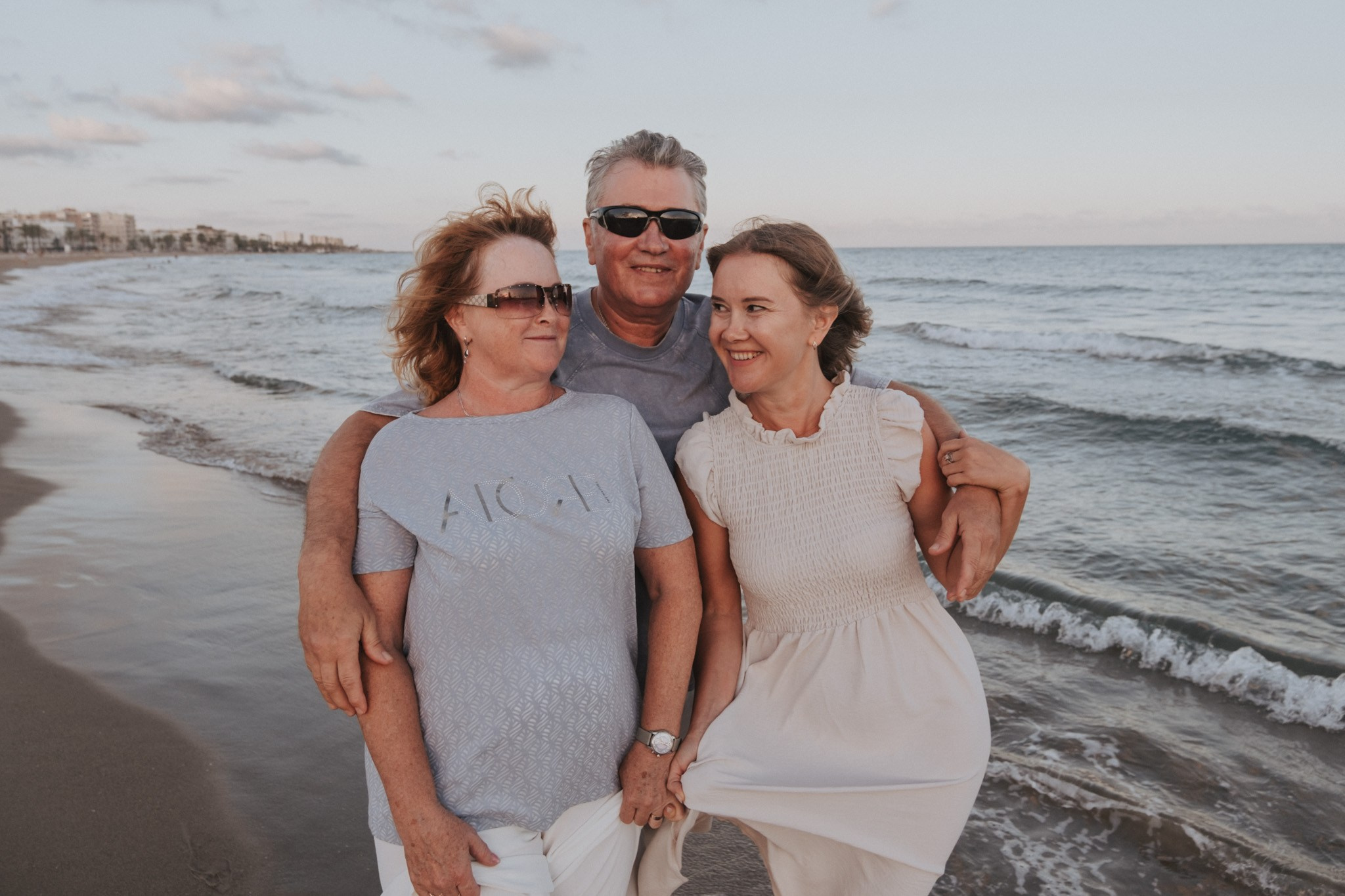 Sesión familiar en la playa. Fotografía profesional en Calafell - Elena Medvedeva