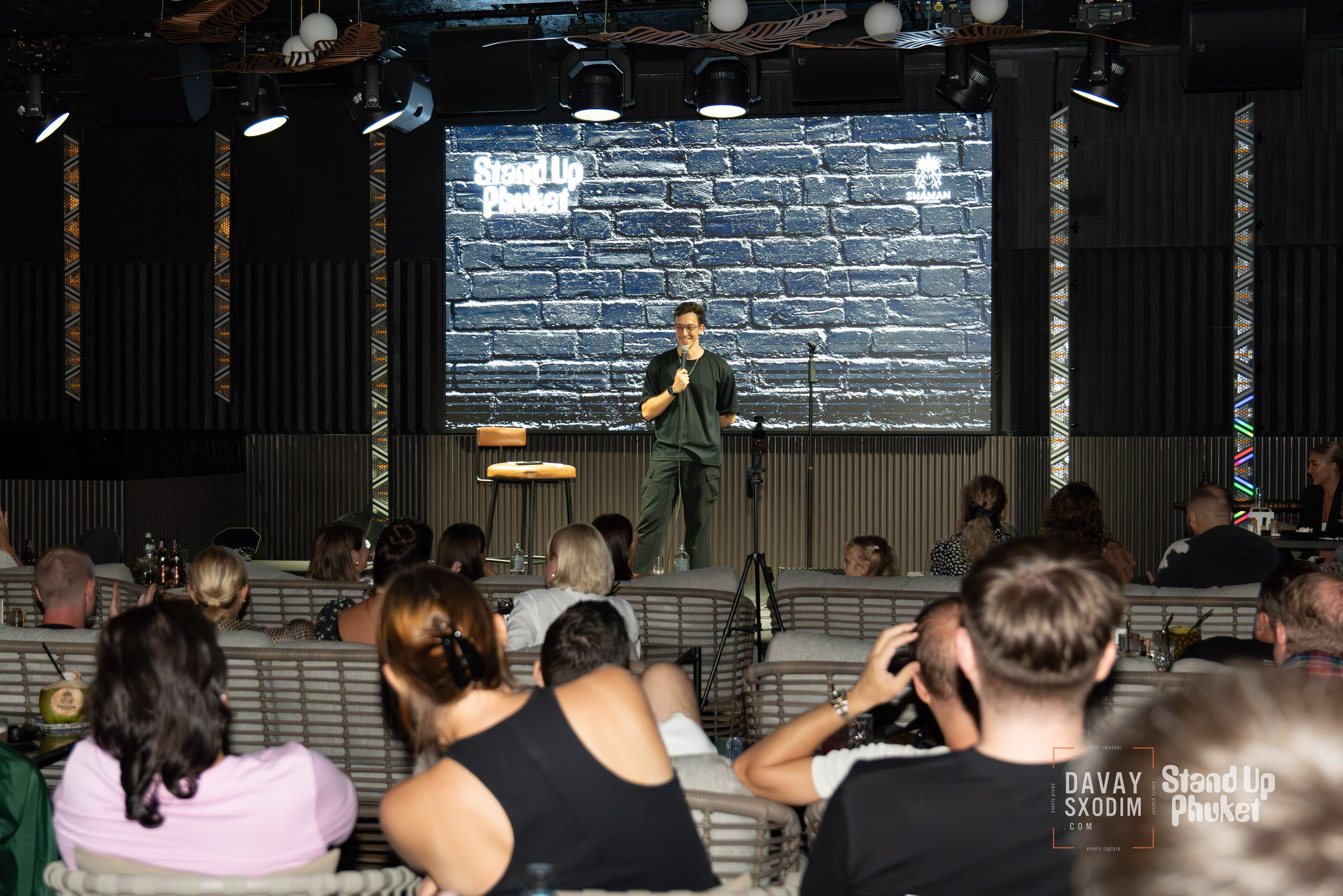 Standup Влада Лапина | Фоторепортаж | Афиша | DAVAYSXODIM.com PHUKET. АФИША|ФОТОРЕПОРТАЖИ|ИВЕНТЫ|ПХУКЕТ