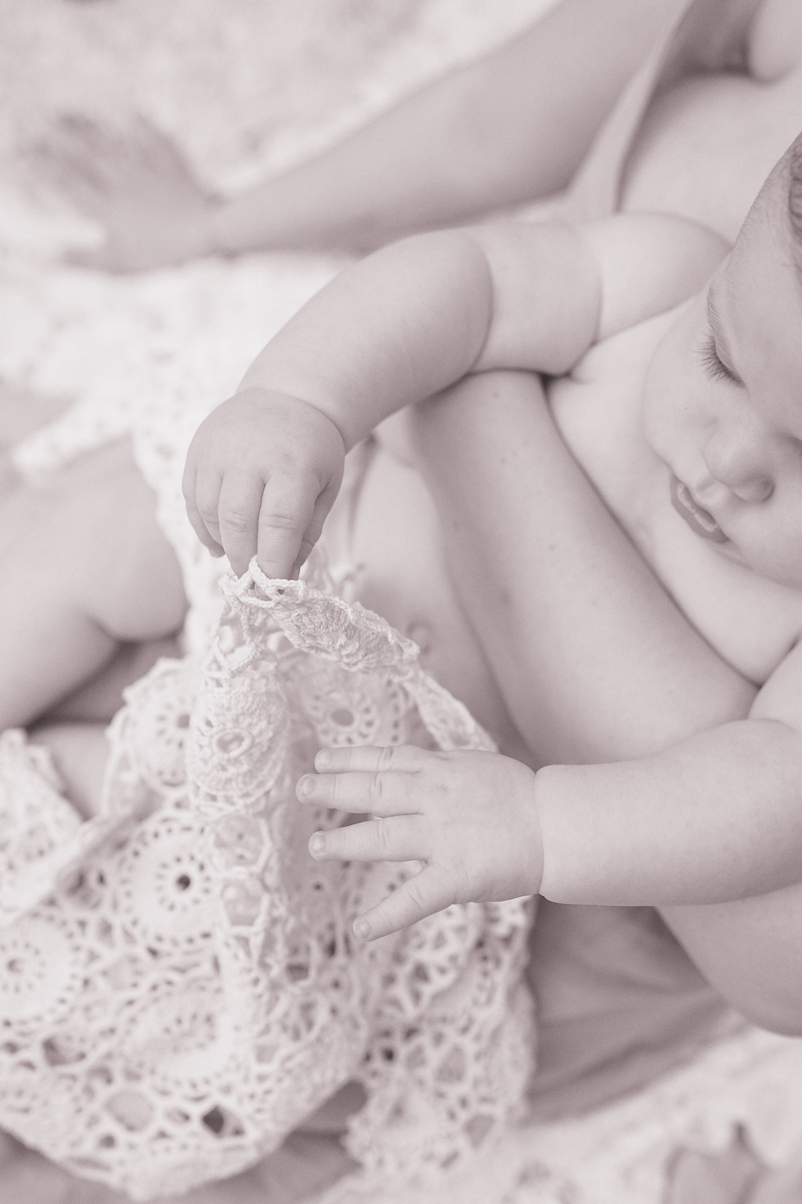 Mother Earth: Proiect de Fotografie Maternitate | Mădălina Beda. Madalina Beda- Artist vizual, fotograf, doula la nastere, consultant babywearing Brasov si in toata tara