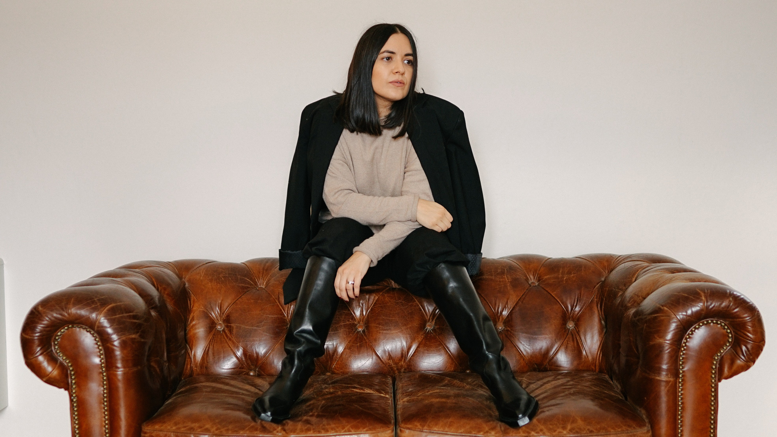 Fotografie de Portret Brașov | Artist Mădălina Beda. Madalina Beda- Artist vizual, fotograf, doula la nastere, consultant babywearing Brasov si in toata tara