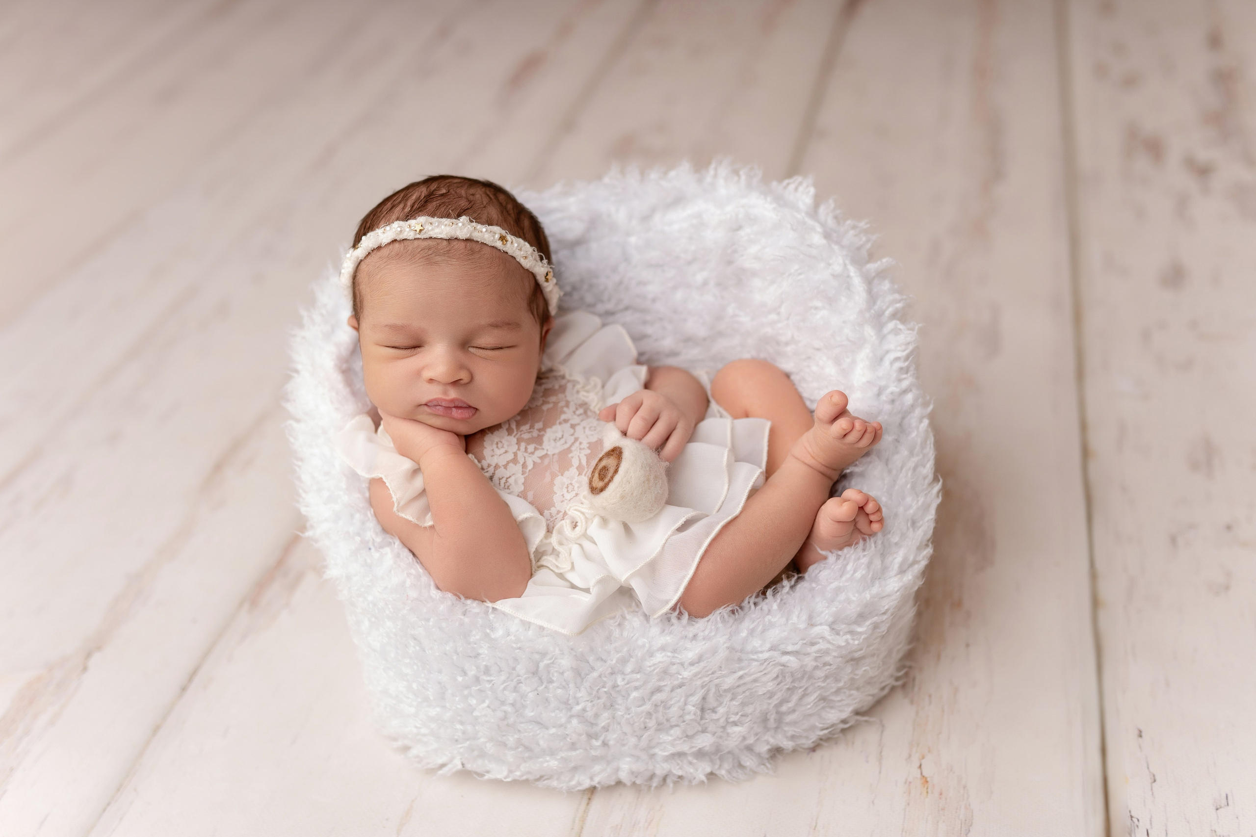 Esu Aleksandra naujagimių ir kudikių fotografė iš Vilniaus