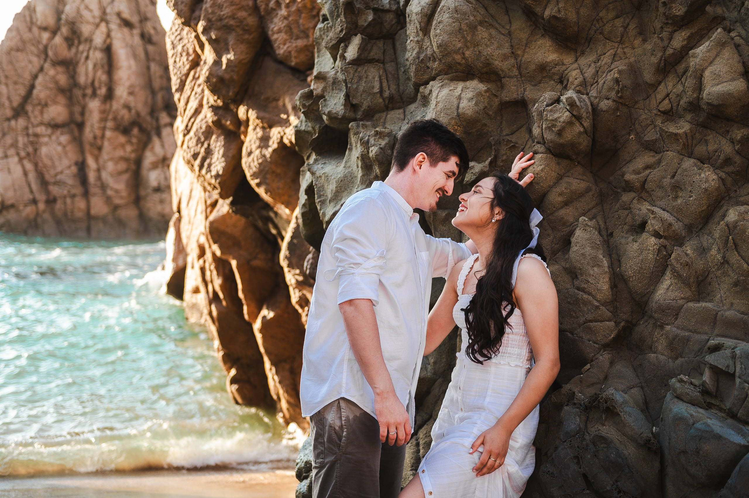 photo shoot love story on Ursa beach, Lisbon, Portugal