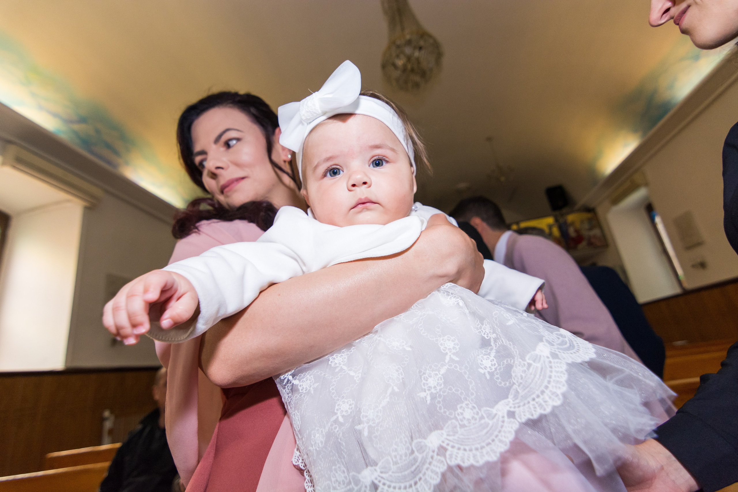 Catholic baptism photographer, church photo session, baby photos, professional baptism photographer Bucharest, family photo session, baby photo session, baptism photos at home, baby preparation photos, baby baptism, baptism customs, baptism photographer, baptism photo offer , professional photographer Bucharest, baptism.