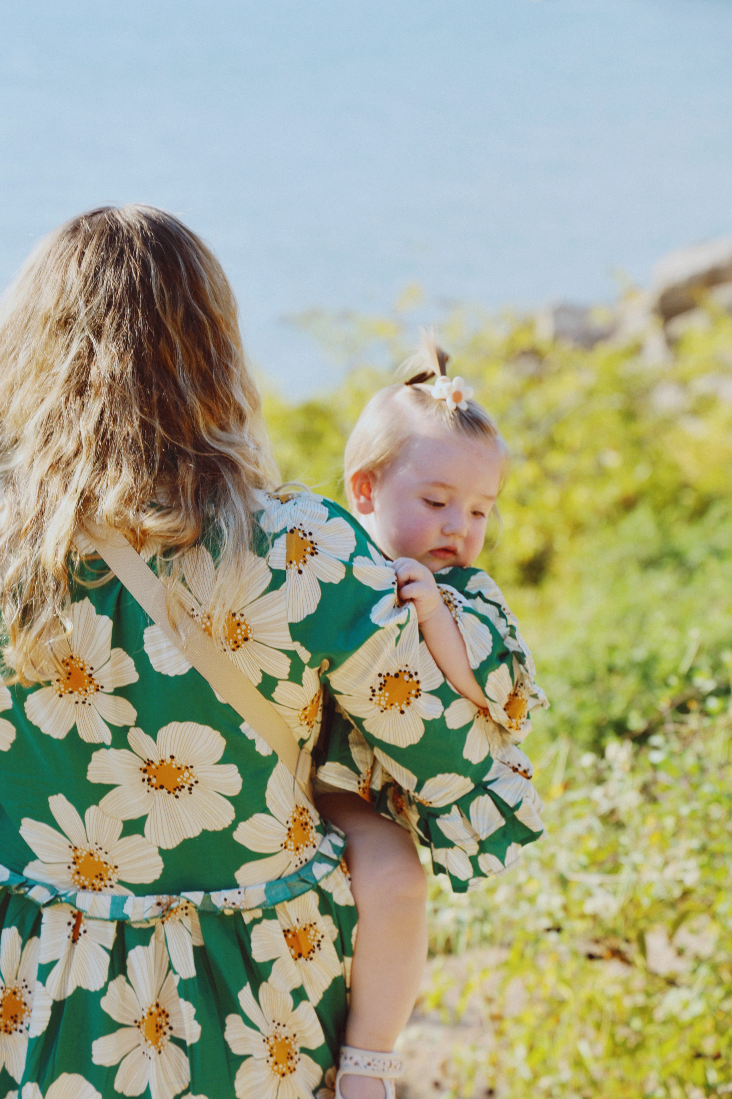 Baby Family Photoshoot – Outdoor Family Photography with Infant or Toddler. Lana Petrychenko — Portrait & Family Photographer. Valencia, Spain