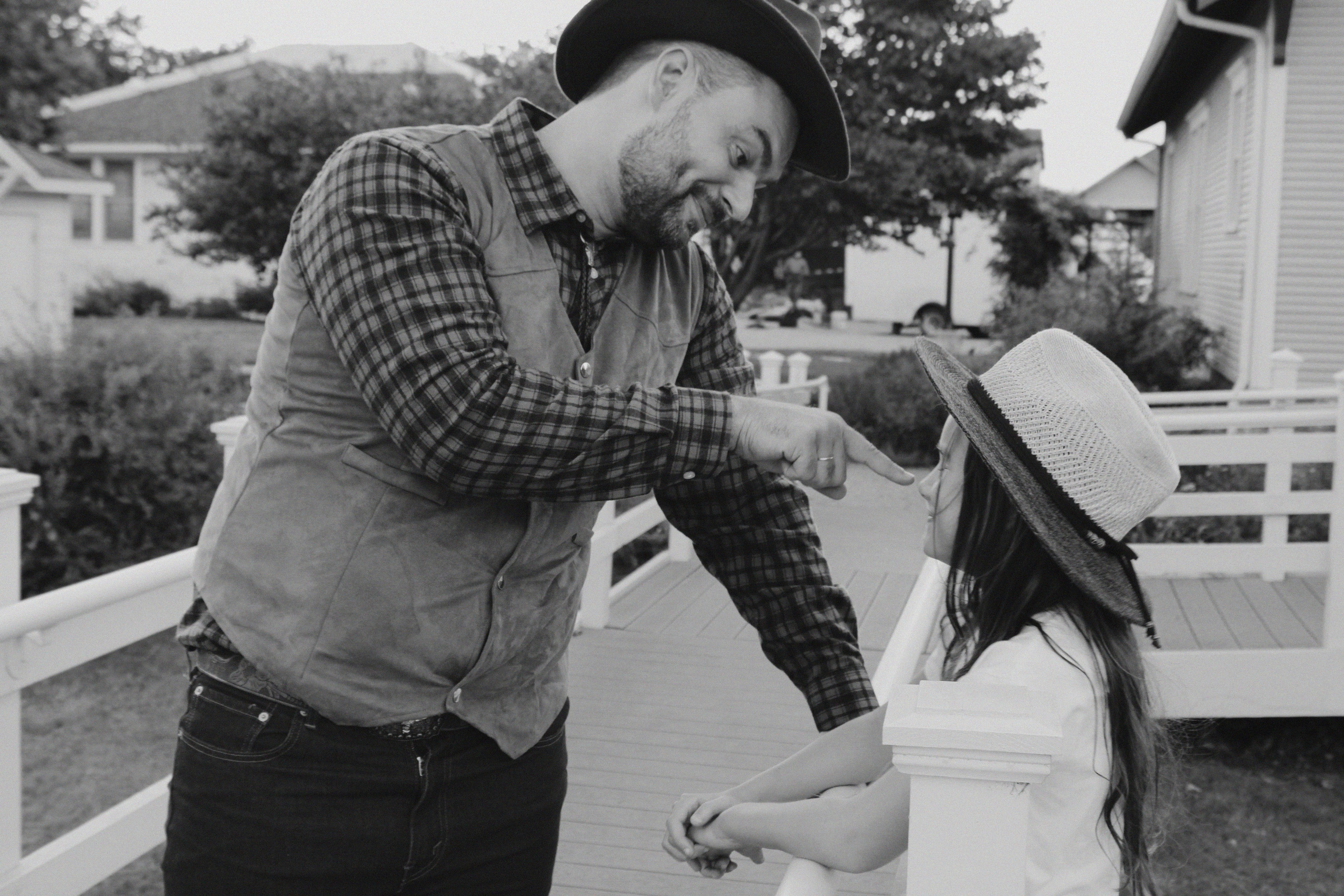 Texas Countryside Family Photoshoot in Cowboy Style. Lana Petrychenko — Portrait & Family Photographer. Valencia, Spain
