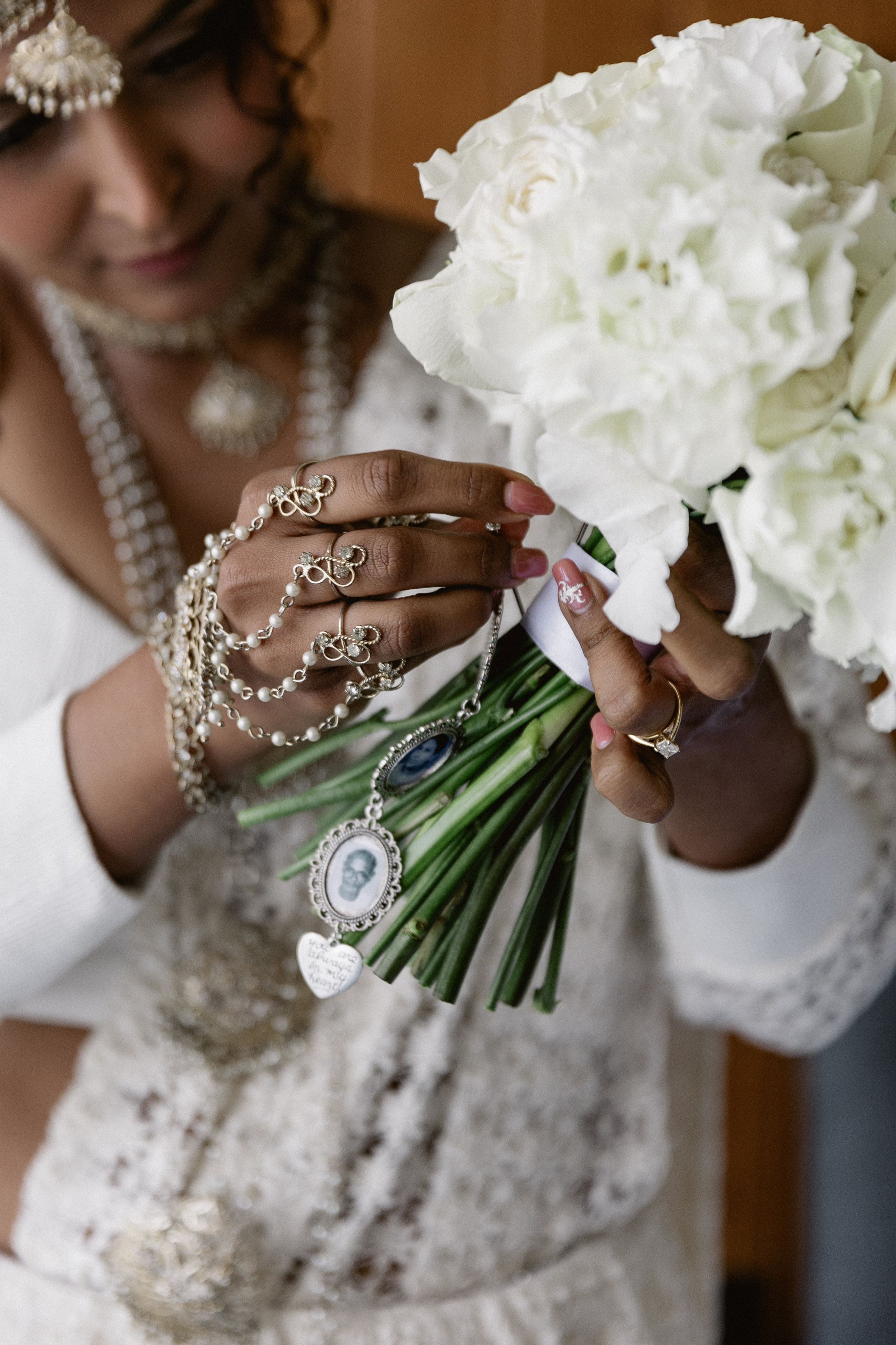 Thesakaya and Kevin. Photographer Anna Nazarenko