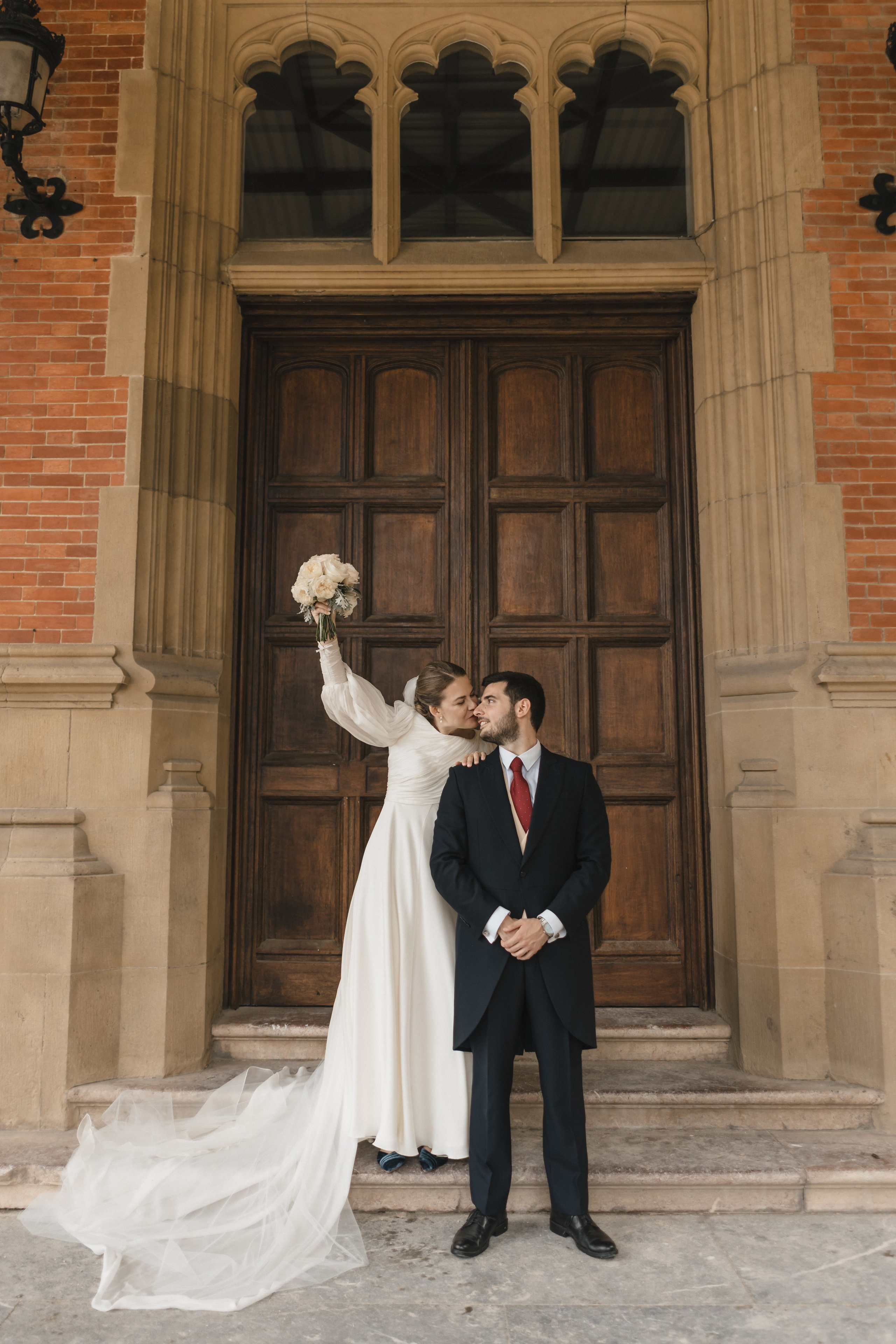 Elegancia y alegría familiar. Boda de Andrés y Lucía en San Sebastián. Holigood foto y video reportaje de bodas en San Sebastián y Europa