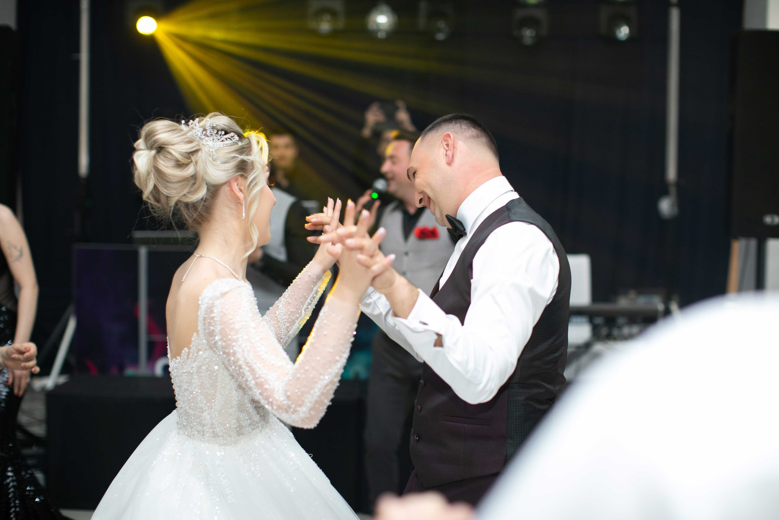 Andreea & Răzvan. Contrast Studio