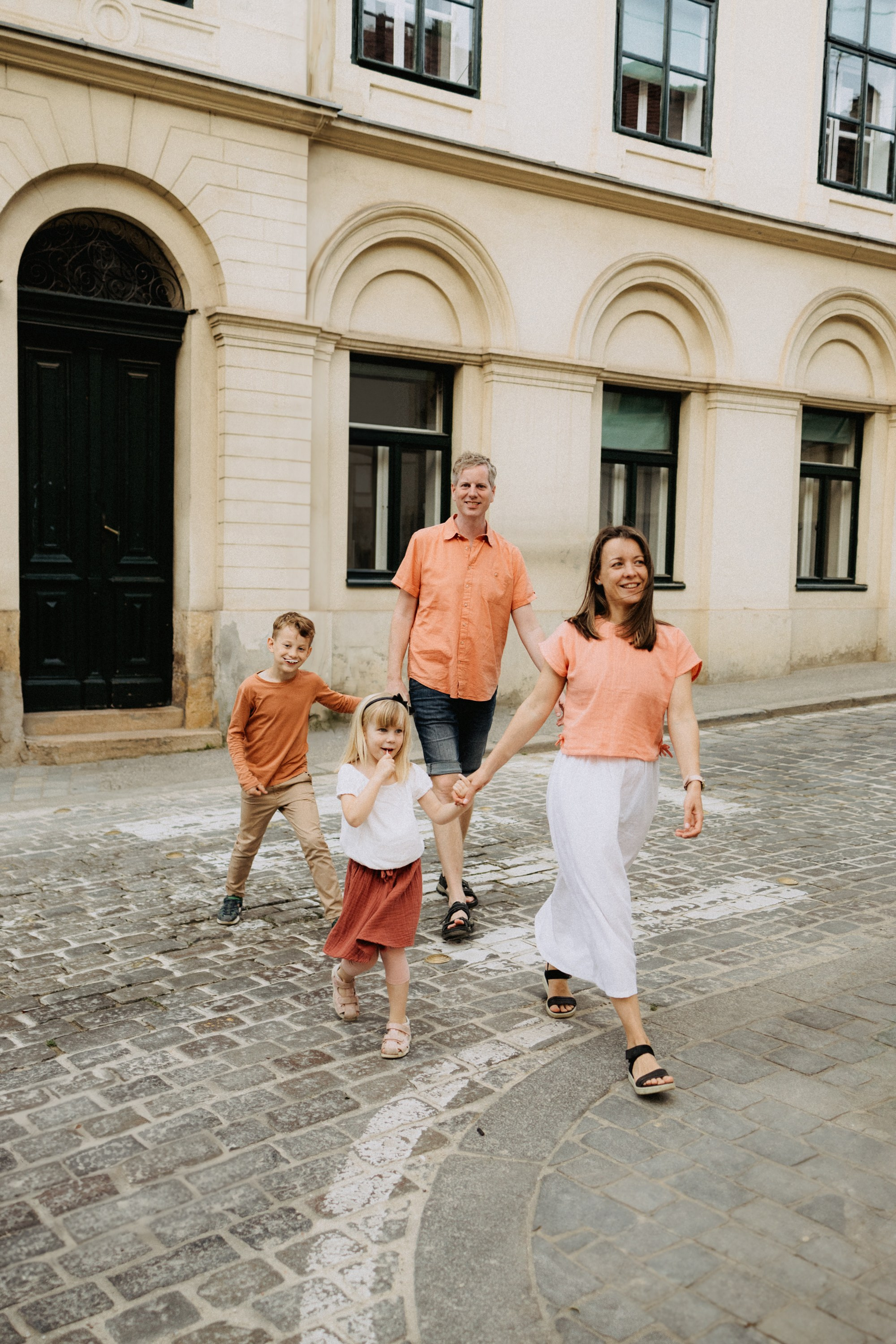 Family in the city. Elena Gorobets. Photographer in Zagreb
