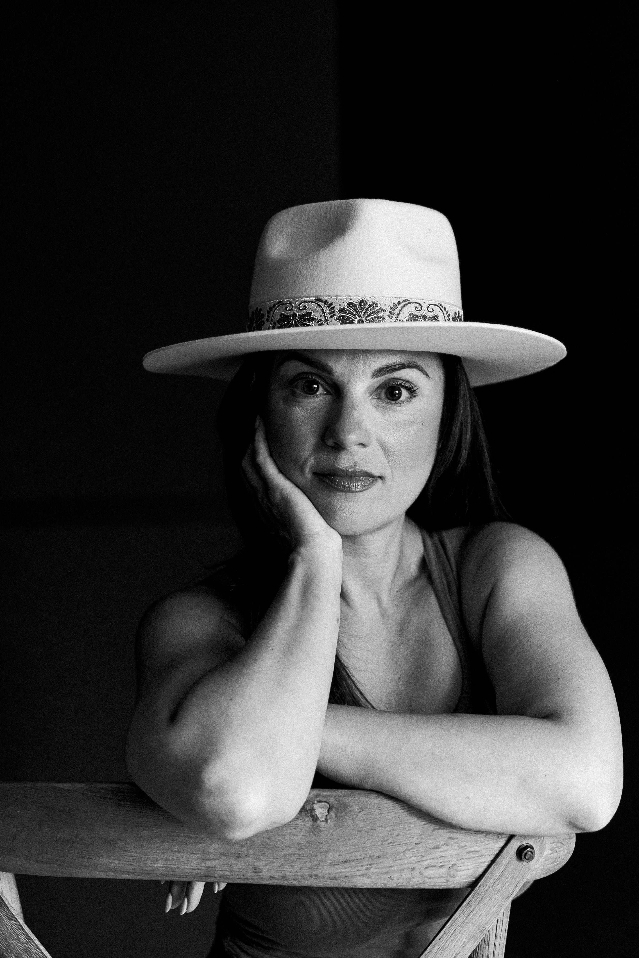 S. Rawnoir- Portrait photography by Daria Paliy.Timeless black&white portraits of women in NYC area