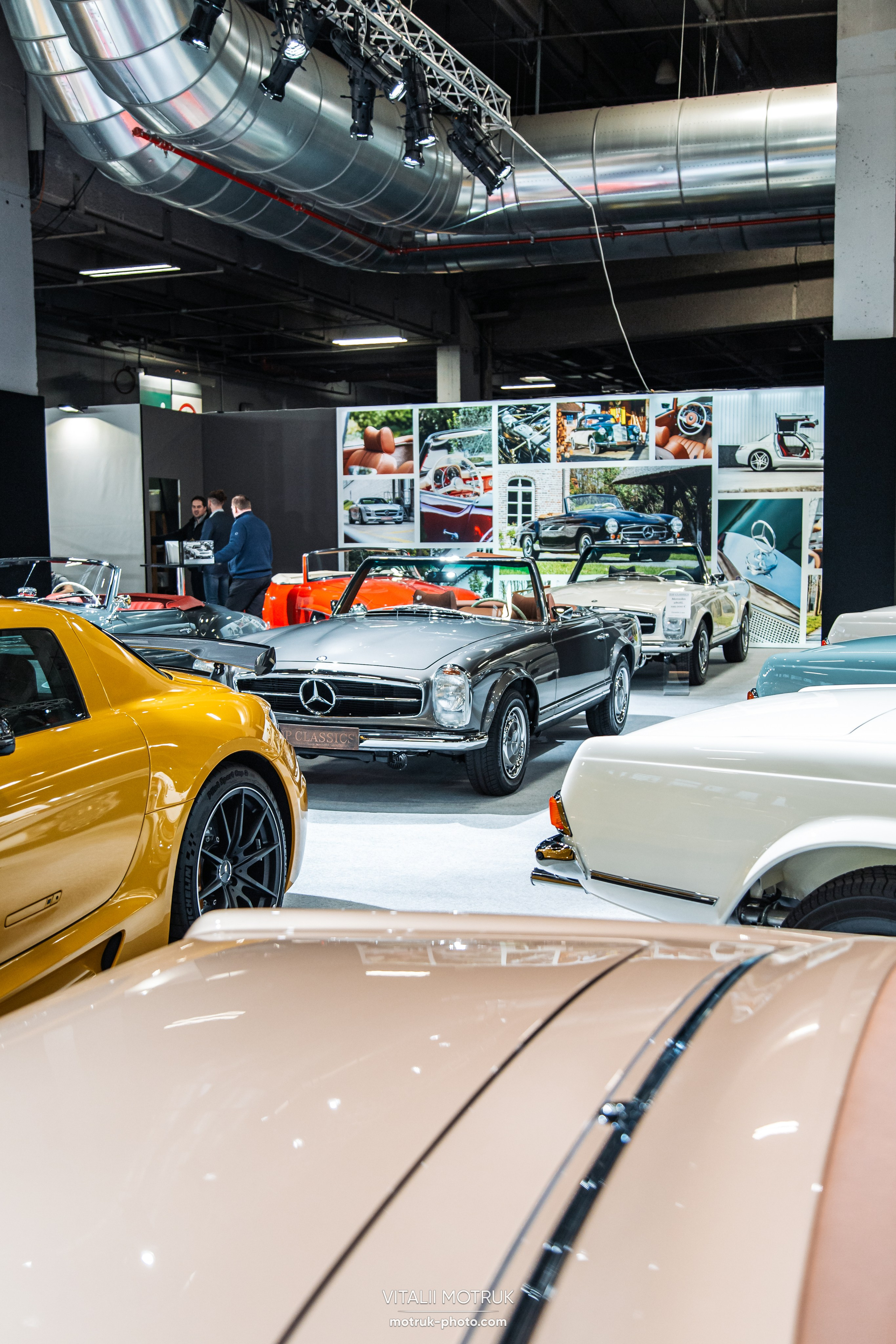 Retromobile. Photographe de voitures à Paris — Vitalii Motruk