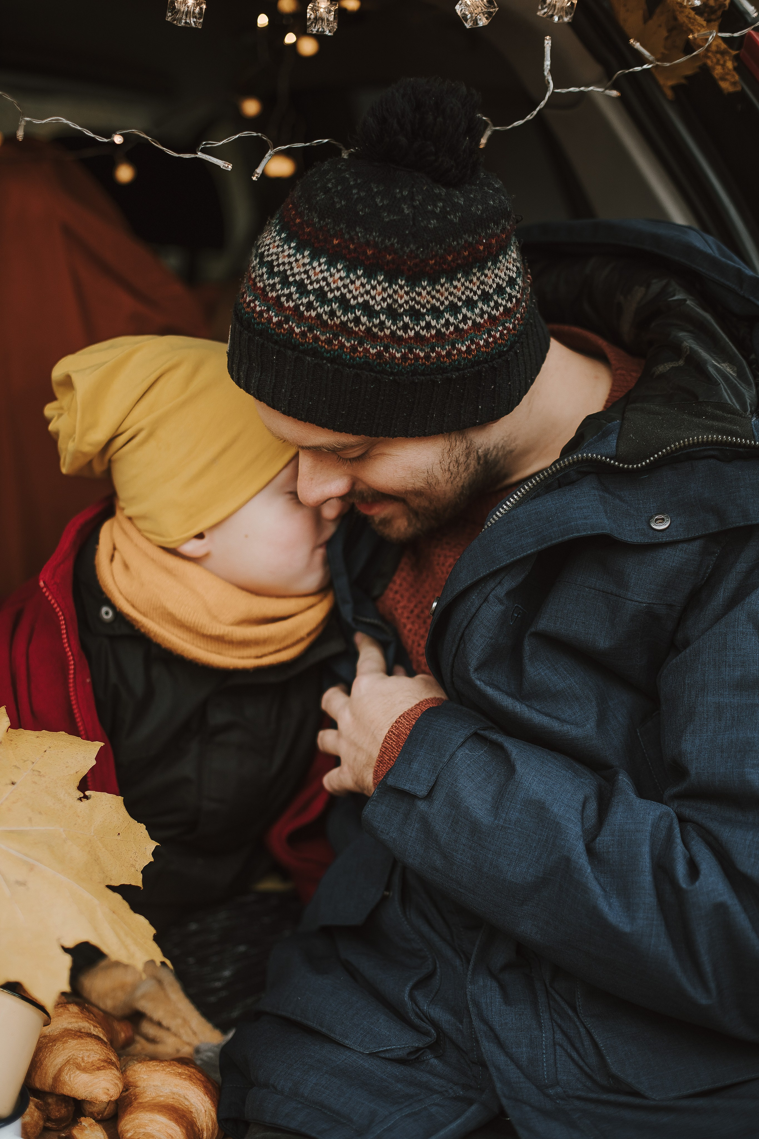 Rudens fotosesija ar mašīnu. Fotogrāfs Rīgā — Katerina Gordik