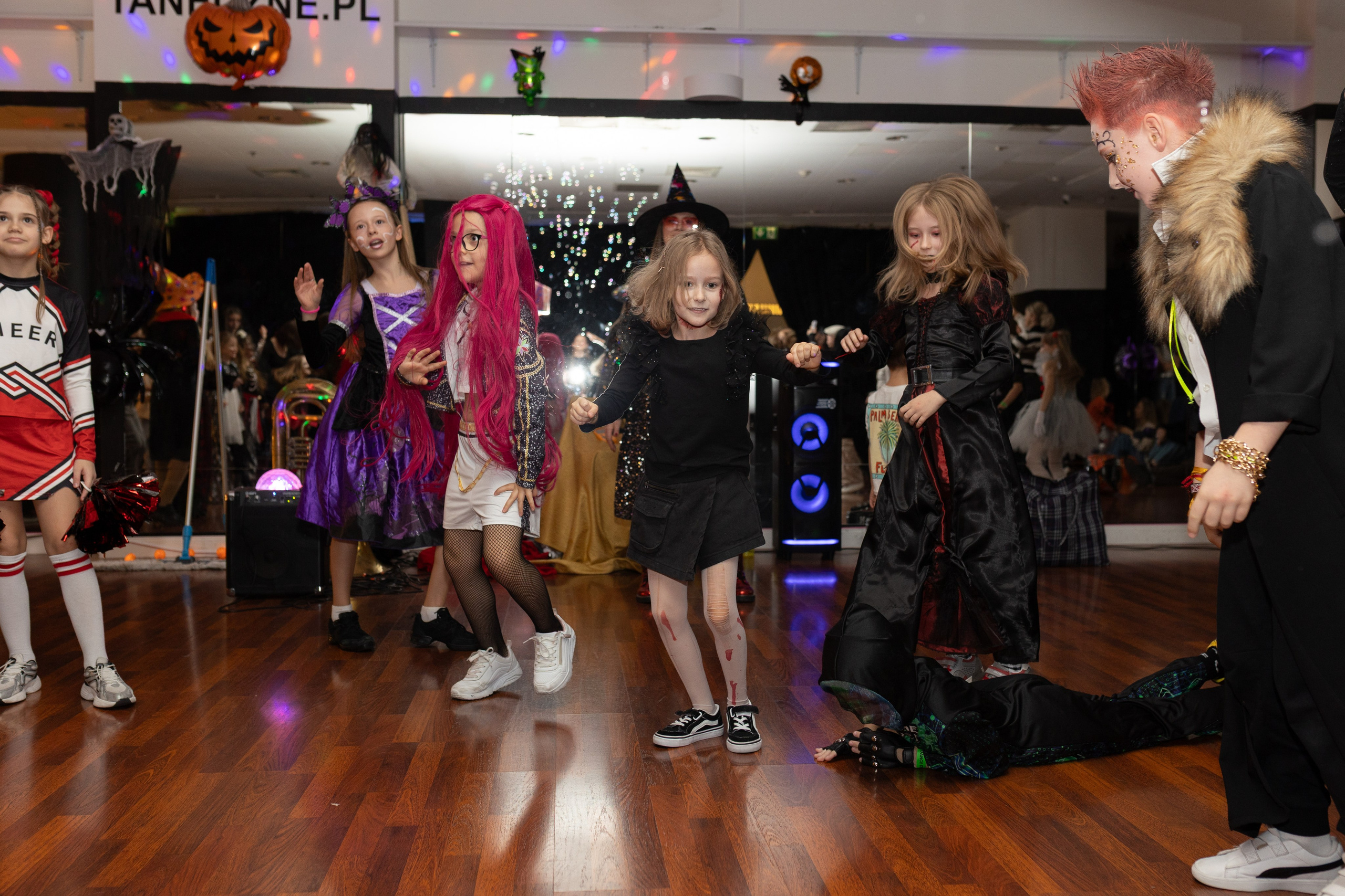 Leo dance studio Helloween 2025. Семейный и детский фотограф в Варшаве Мила Бобровская