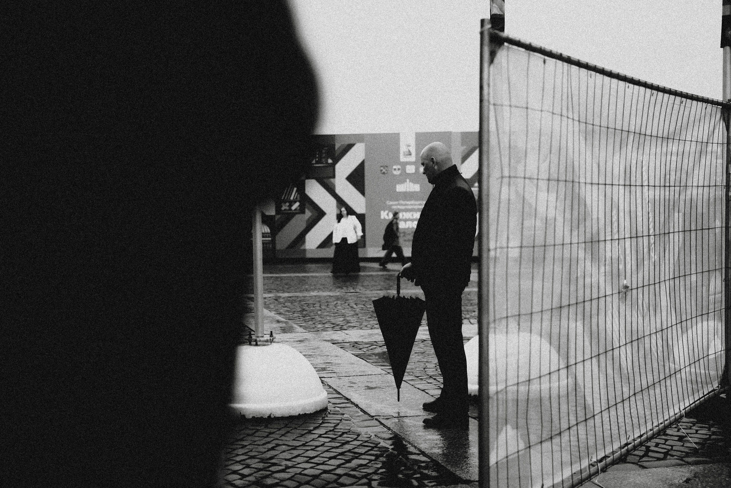 2025. Стрит-фотография, полная абсурда, идиотизма и красоты