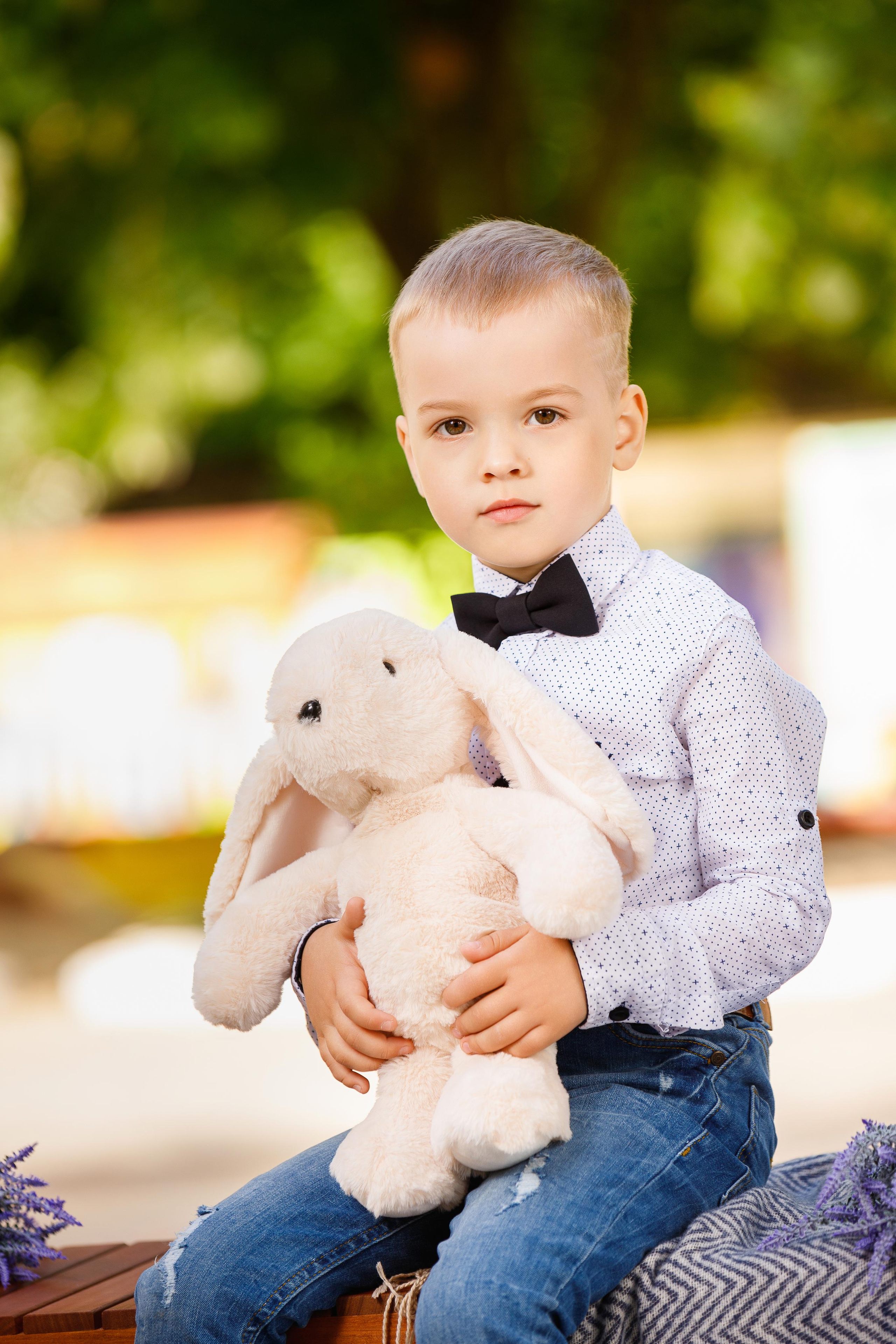 „Un moment durează o secundă, dar amintirea rămâne veșnic.”. Albume de absolvire: gradinita, gimnaziu, liceu. Venete in Moldova